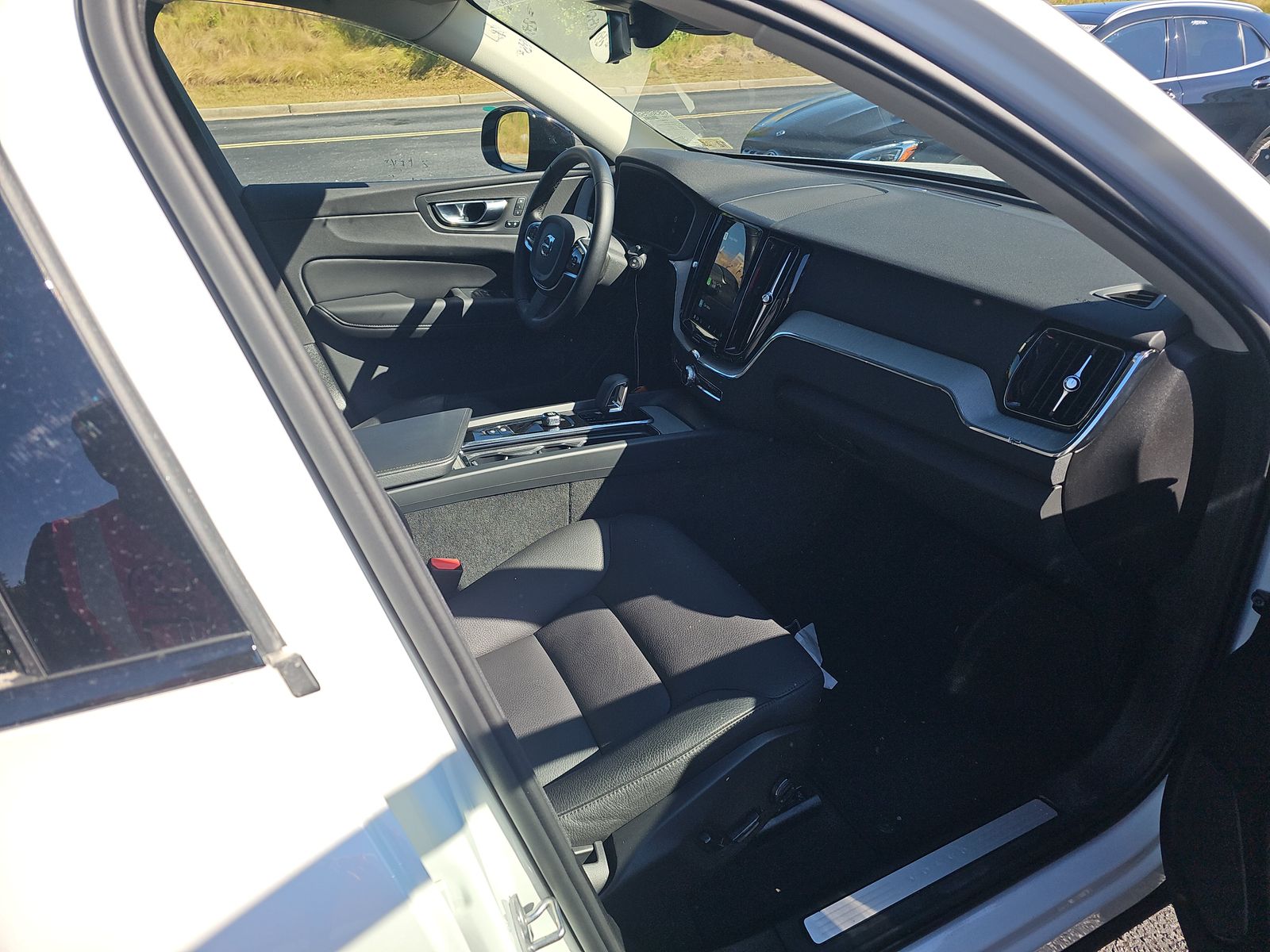 2025 Volvo XC60 B5 Plus AWD