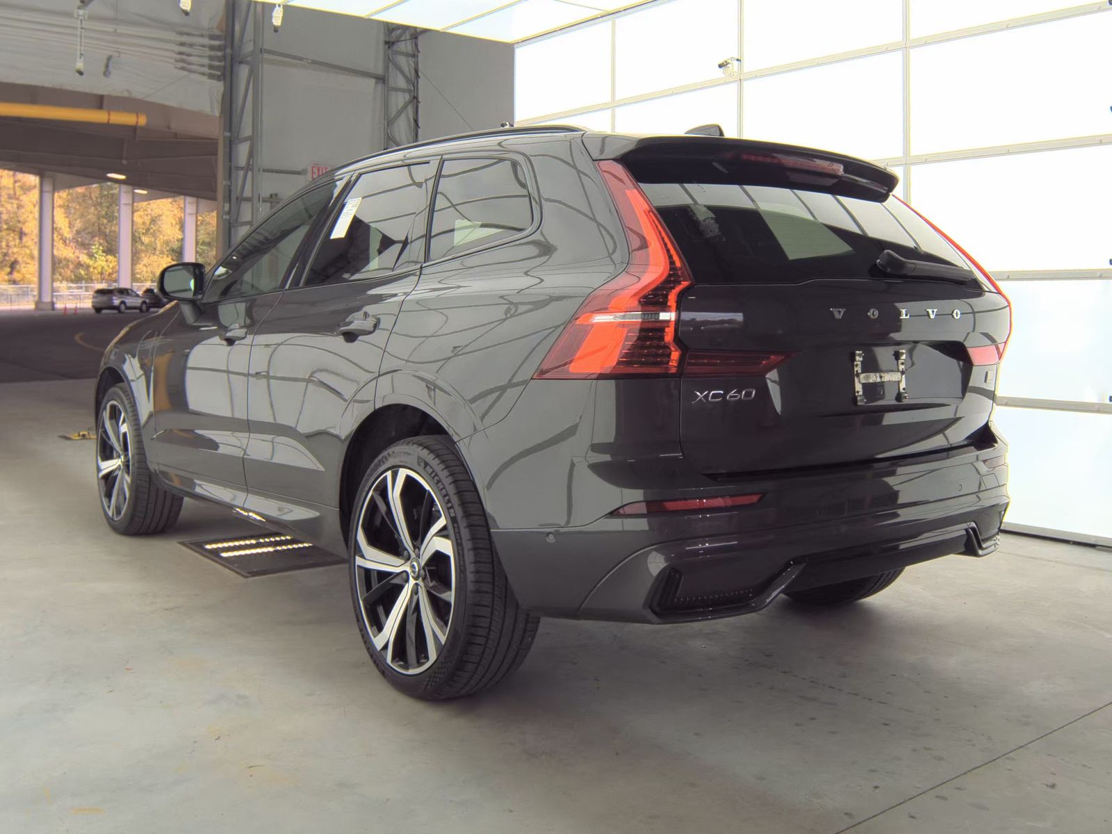 2022 Volvo XC60 Recharge T8 R-Design AWD