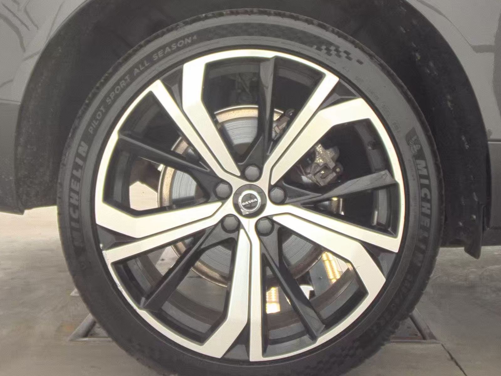 2022 Volvo XC60 Recharge T8 R-Design AWD