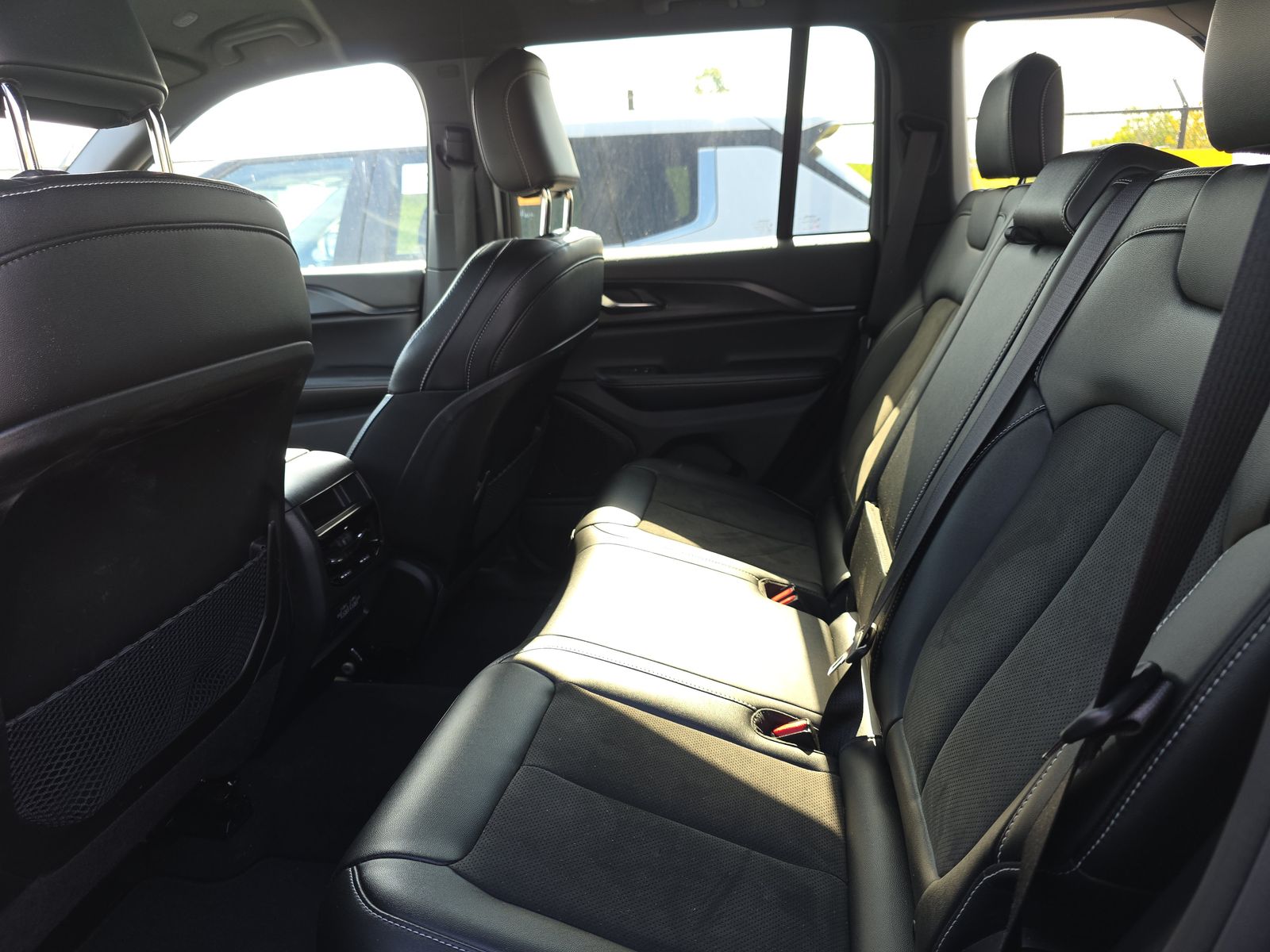 2024 Jeep Grand Cherokee Altitude AWD