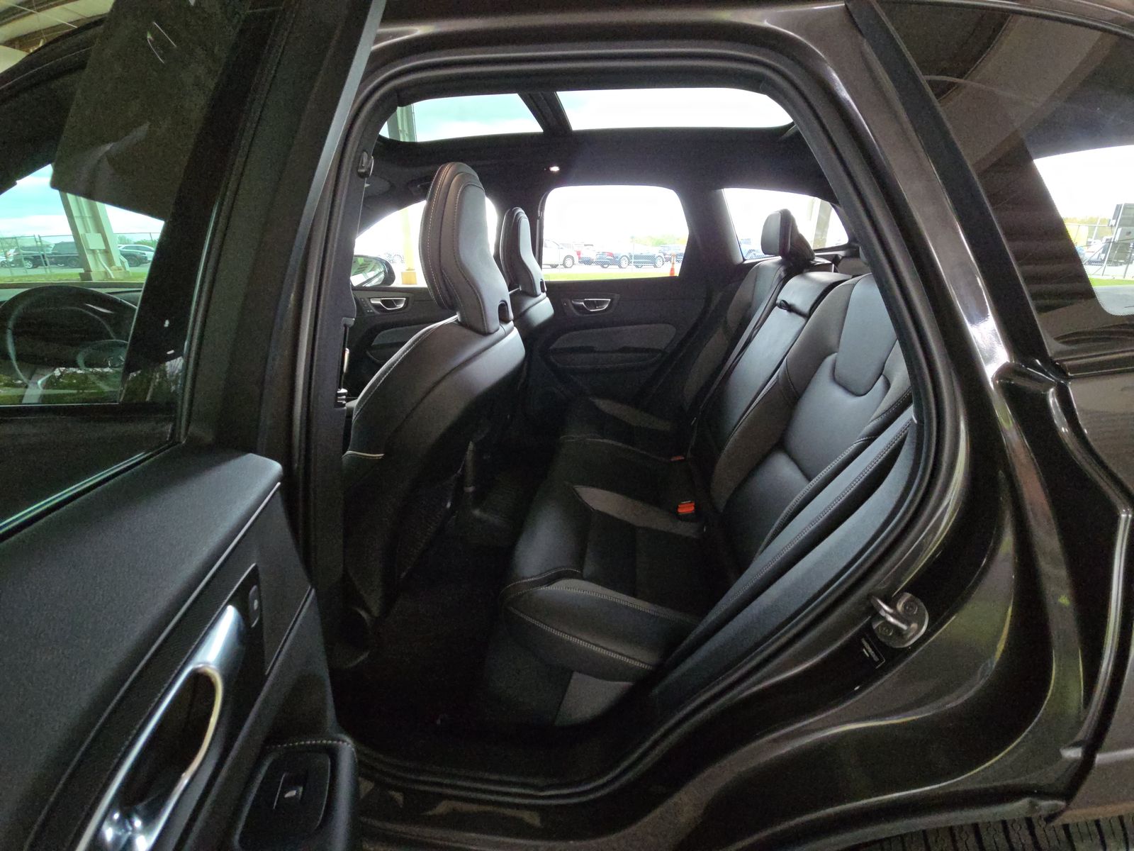 2022 Volvo XC60 Recharge T8 R-Design AWD