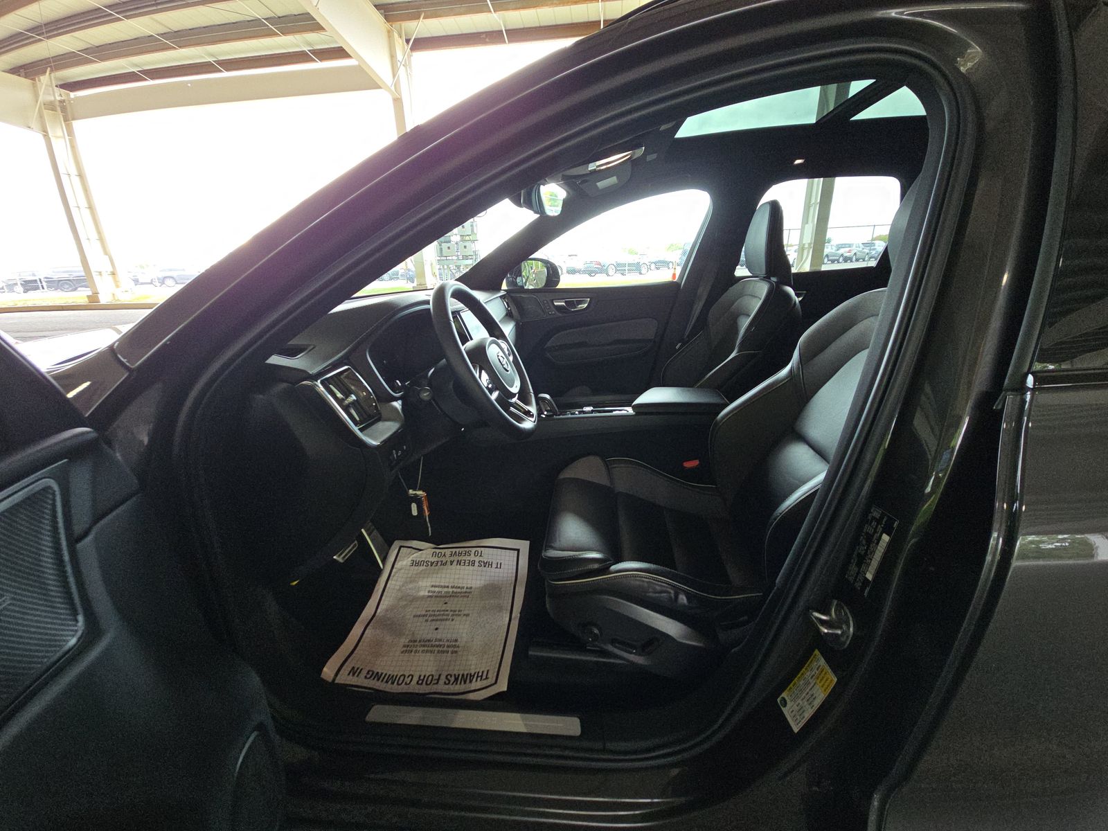 2022 Volvo XC60 Recharge T8 R-Design AWD