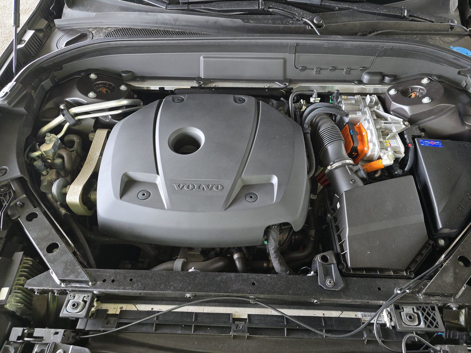 2022 Volvo XC60 Recharge T8 R-Design AWD