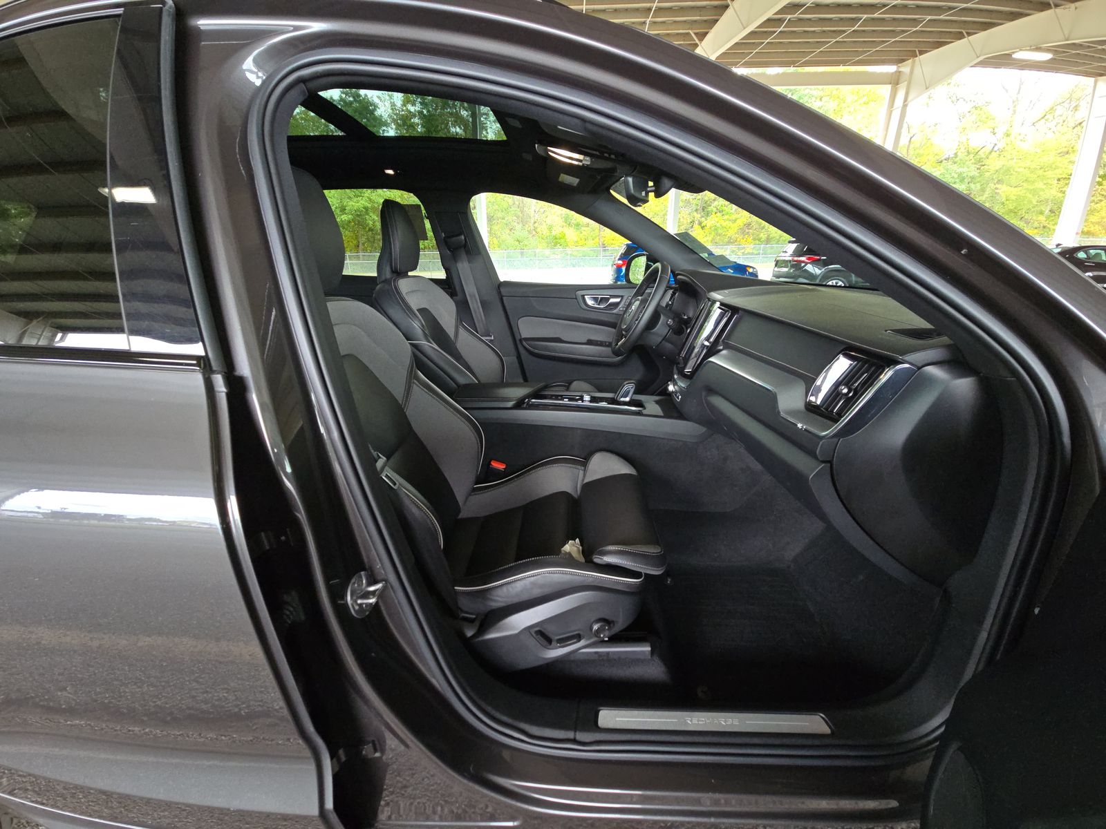 2022 Volvo XC60 Recharge T8 R-Design AWD