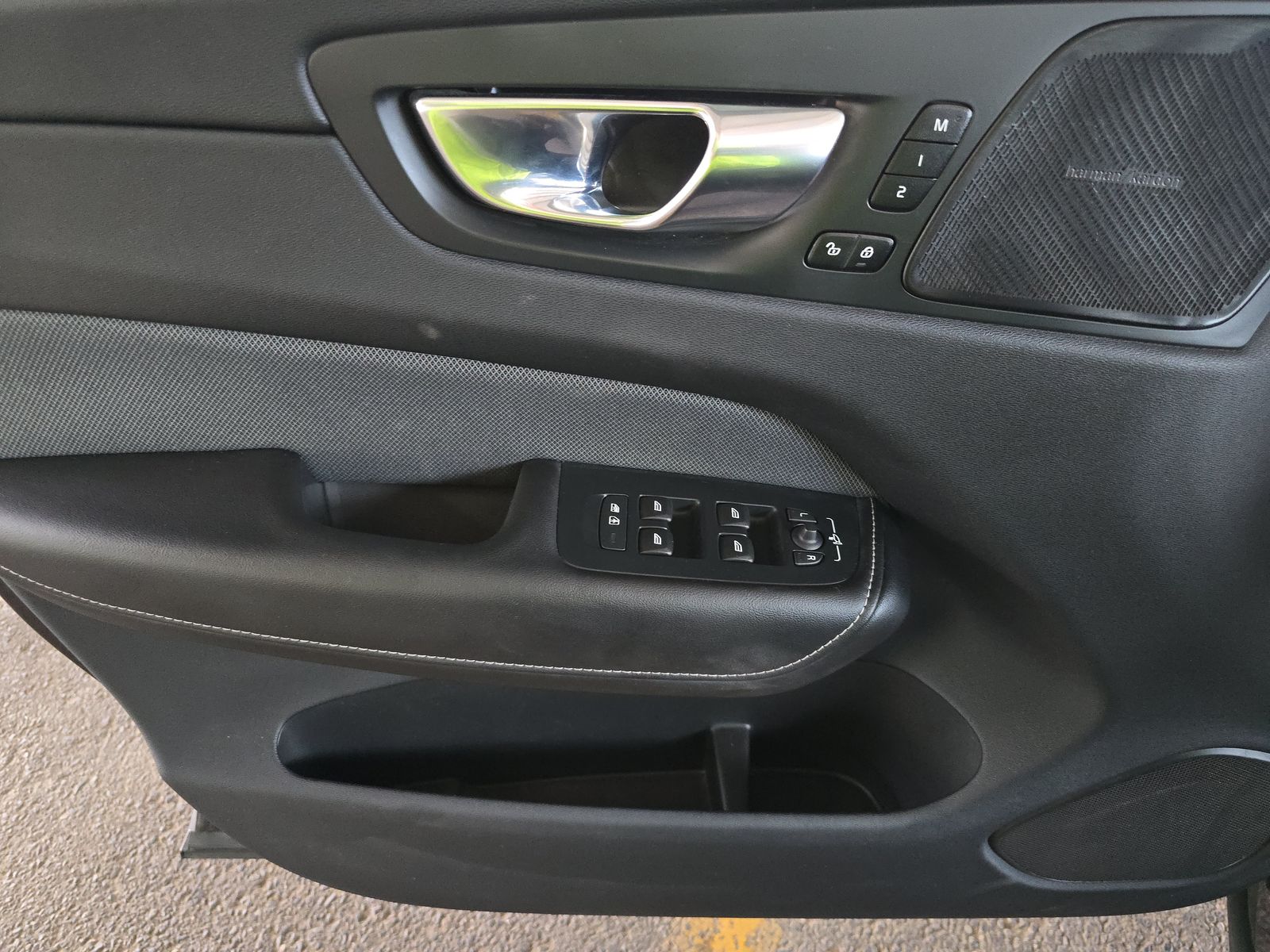 2022 Volvo XC60 Recharge T8 R-Design AWD