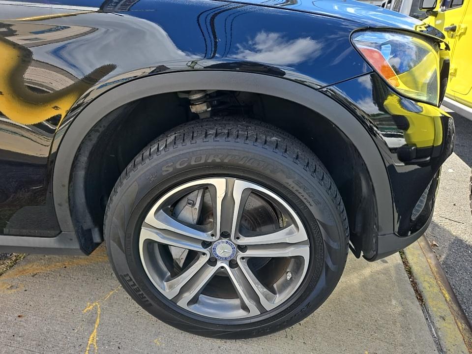 MERCEDES-BENZ GLC - 10