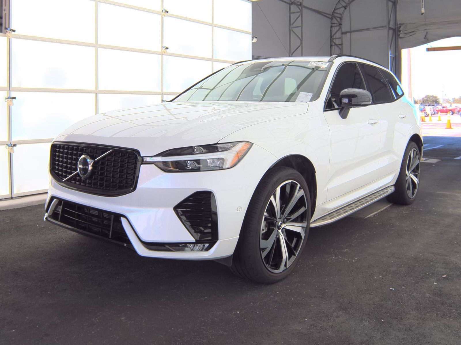 2022 Volvo XC60 B5 R-Design FWD