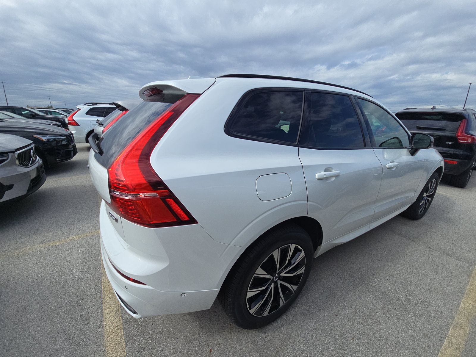 2025 Volvo XC60 B5 Plus AWD