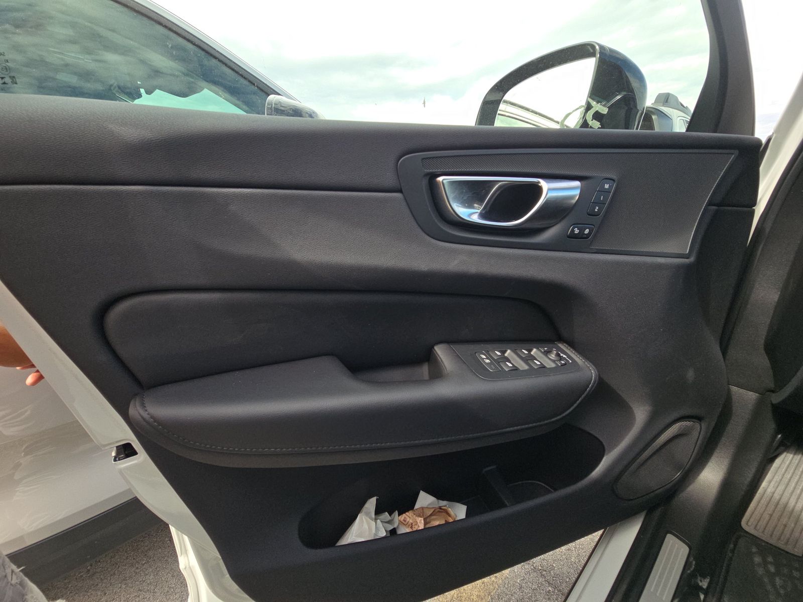 2025 Volvo XC60 B5 Plus AWD