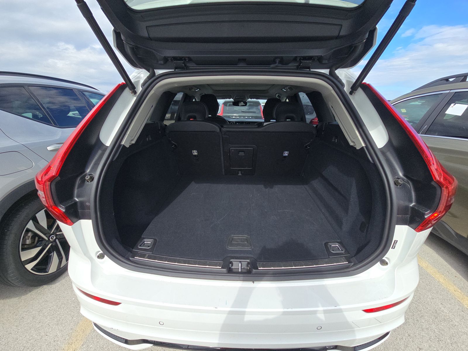 2025 Volvo XC60 B5 Plus AWD