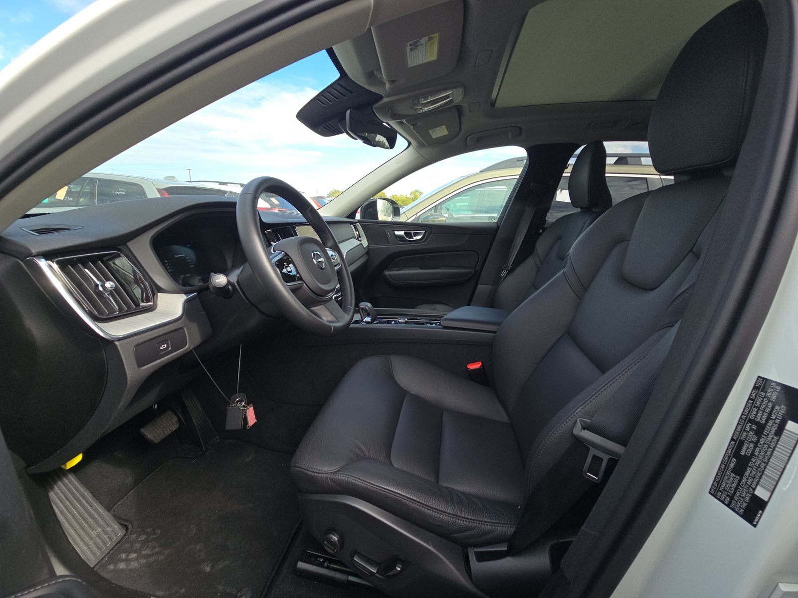 2025 Volvo XC60 B5 Plus AWD