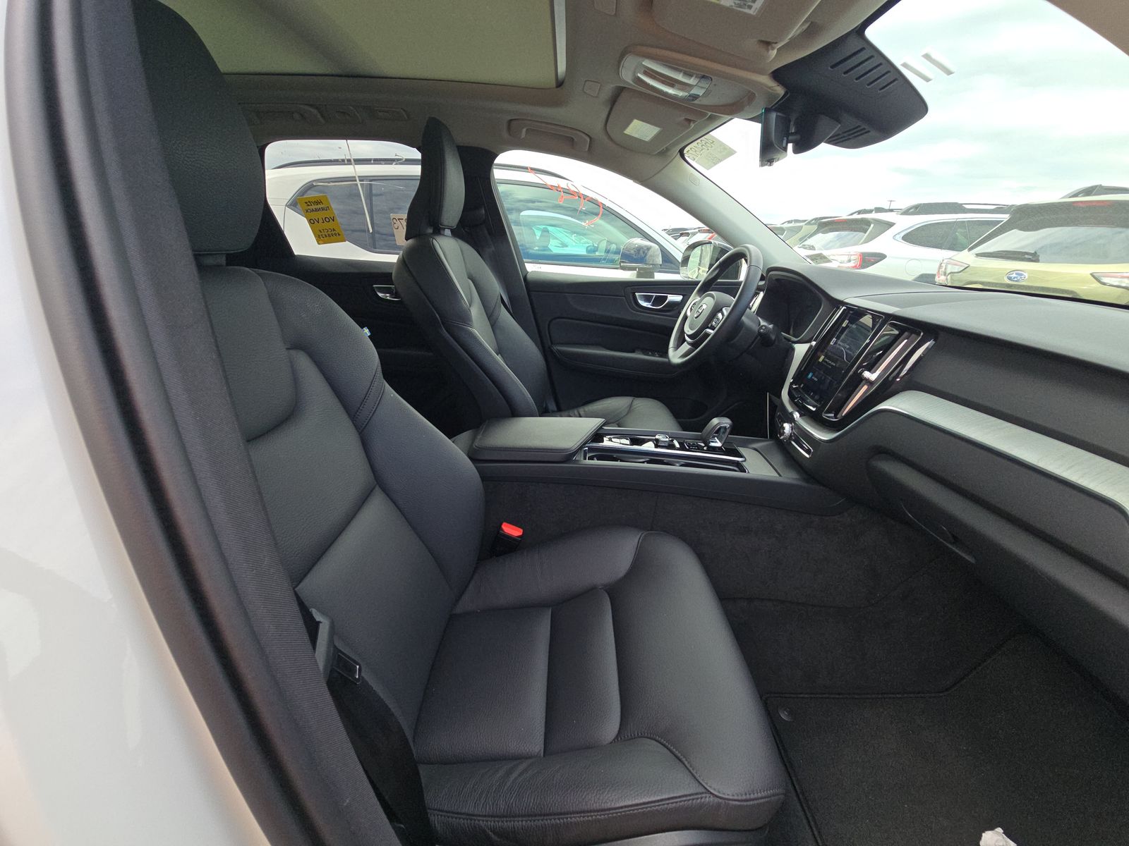 2025 Volvo XC60 B5 Plus AWD