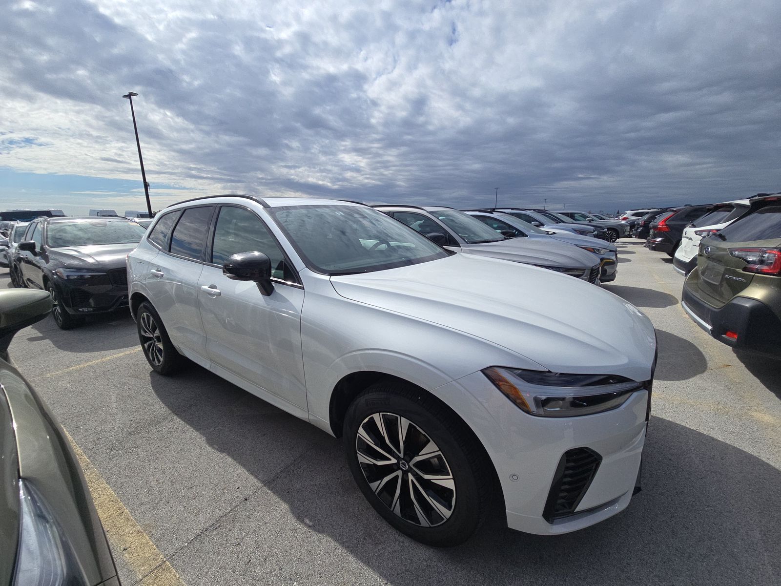 2025 Volvo XC60 B5 Plus AWD