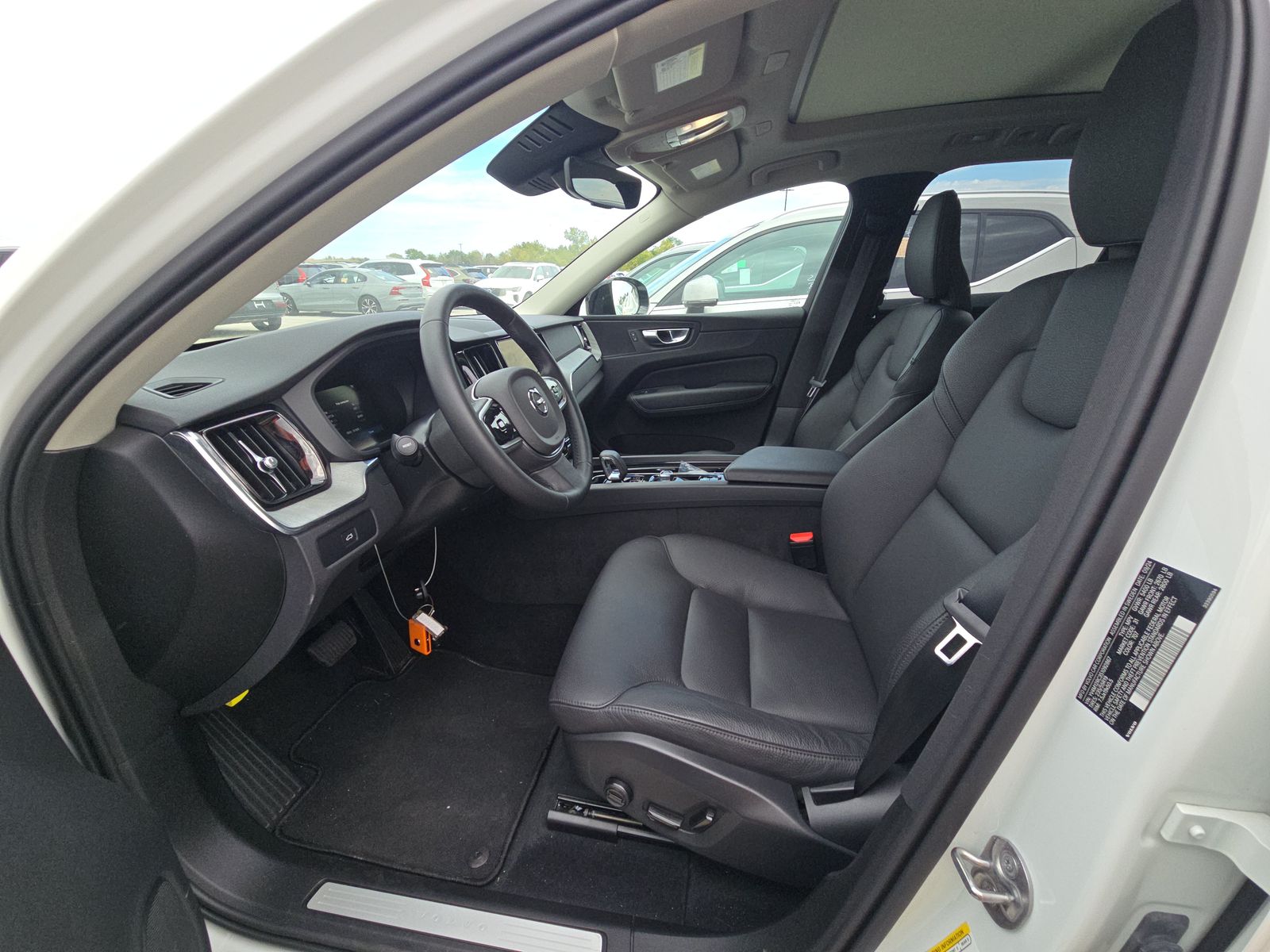 2025 Volvo XC60 B5 Plus AWD