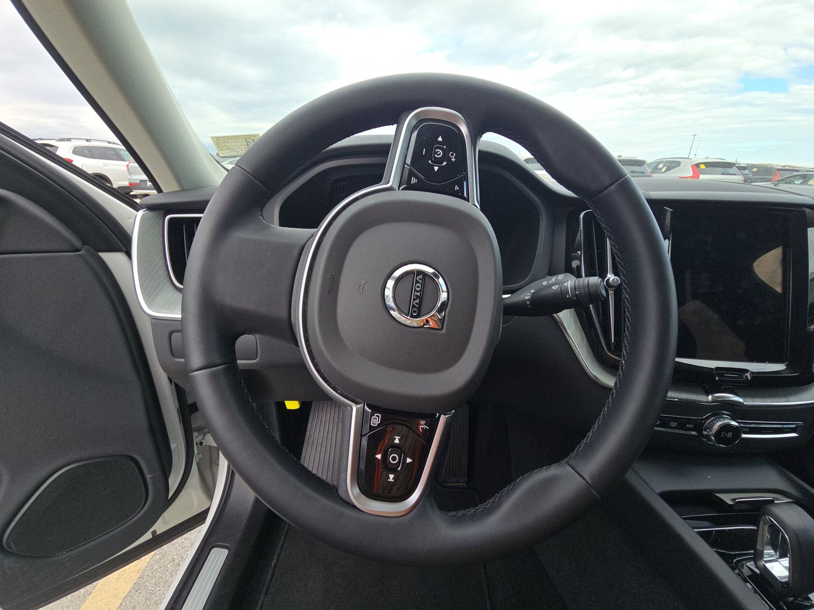 2025 Volvo XC60 B5 Plus AWD