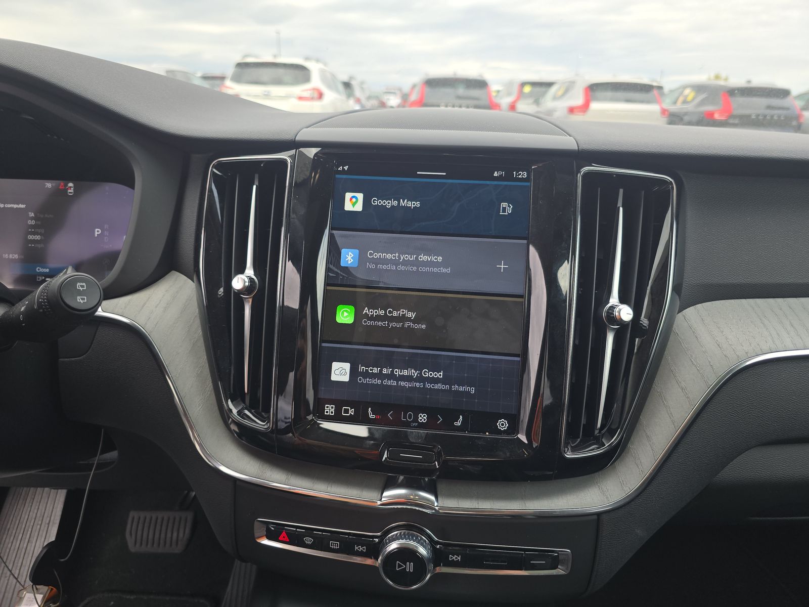 2025 Volvo XC60 B5 Plus AWD