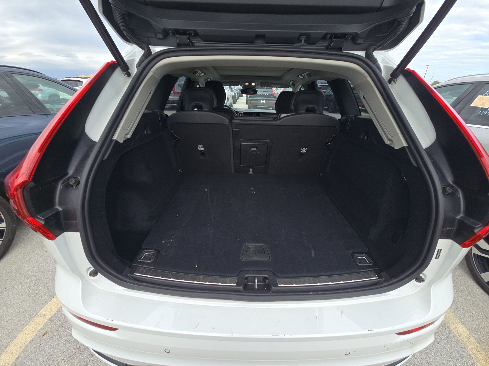 2025 Volvo XC60 B5 Plus AWD