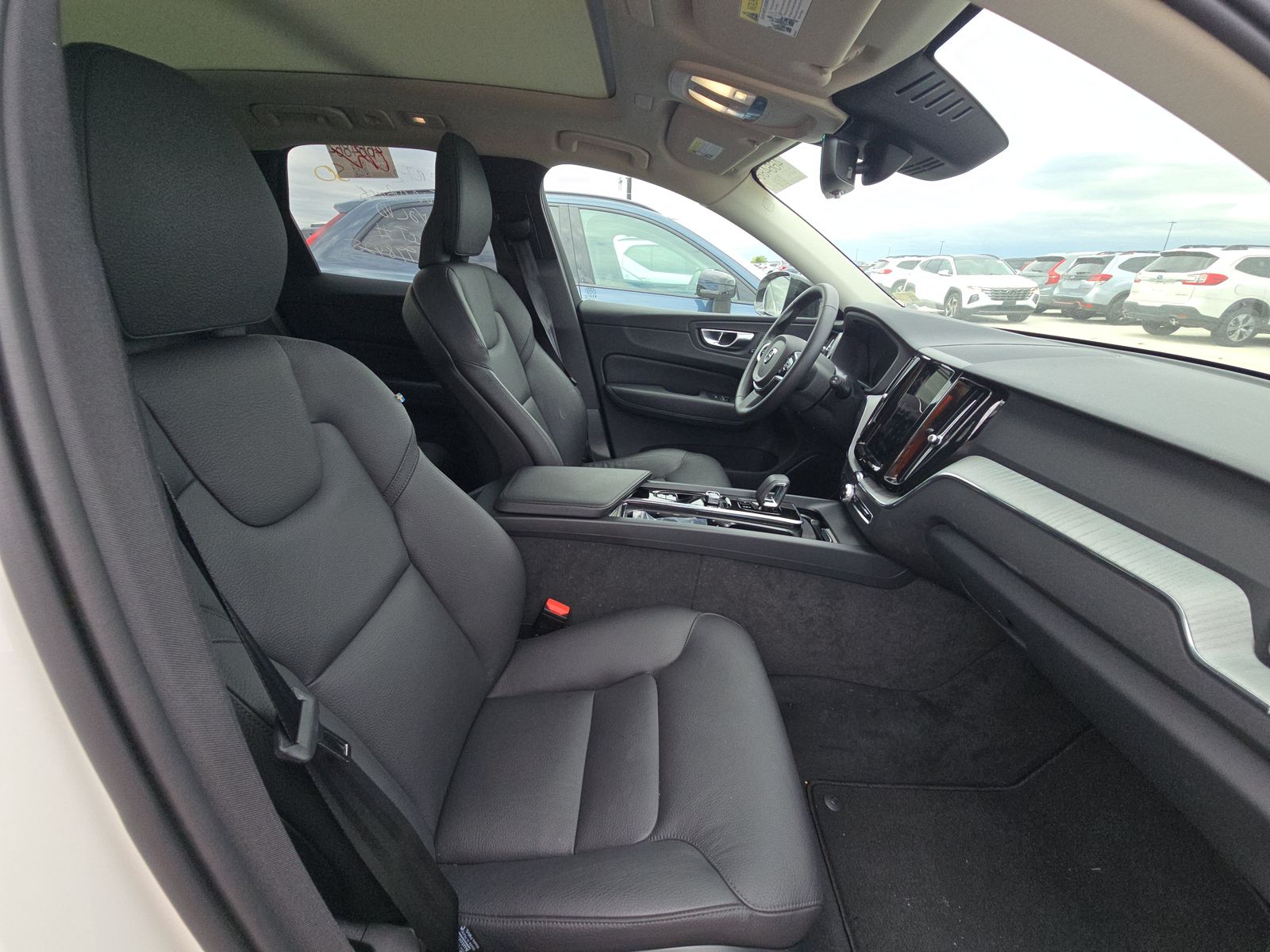 2025 Volvo XC60 B5 Plus AWD