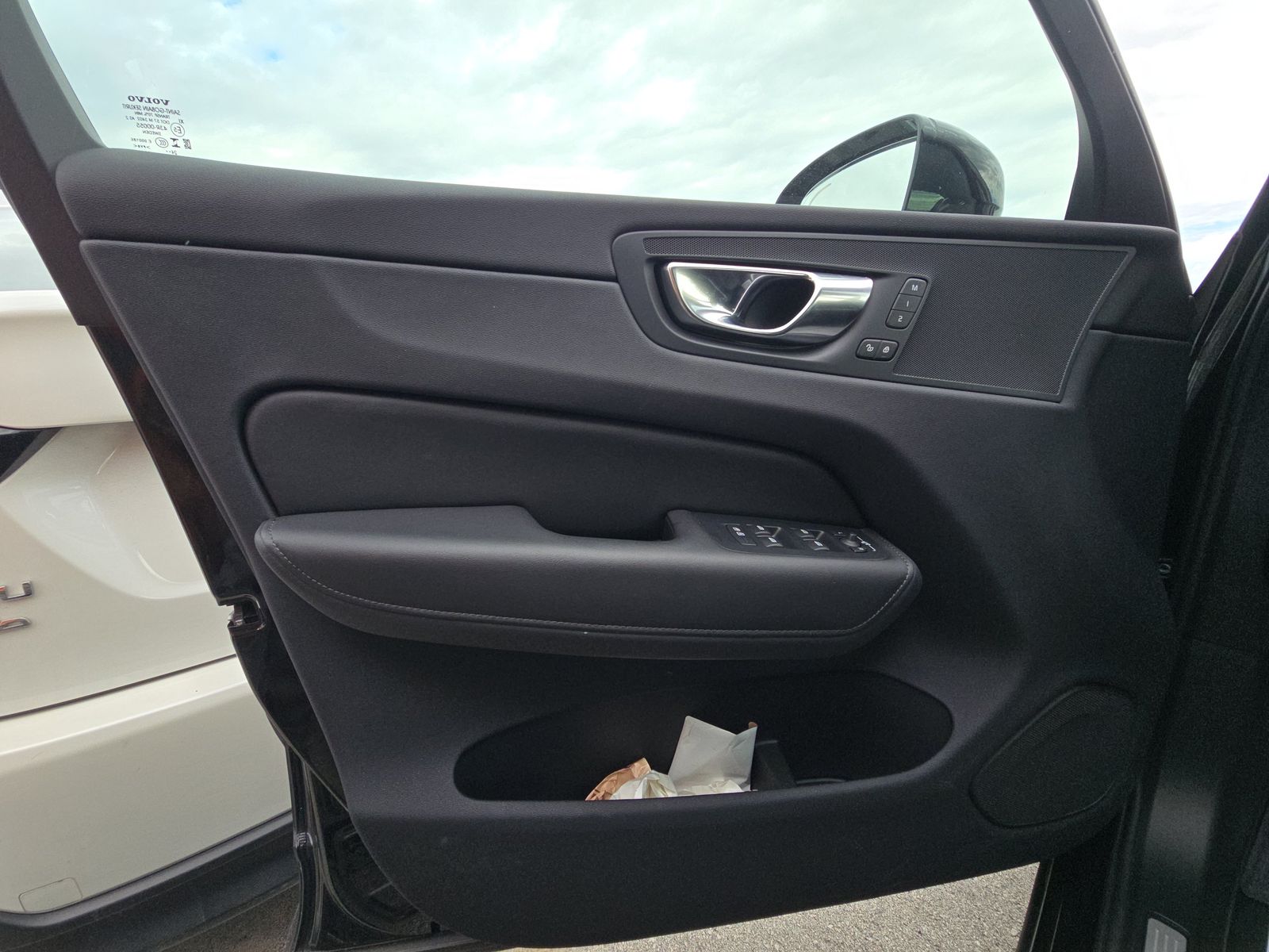 2025 Volvo XC60 B5 Plus AWD