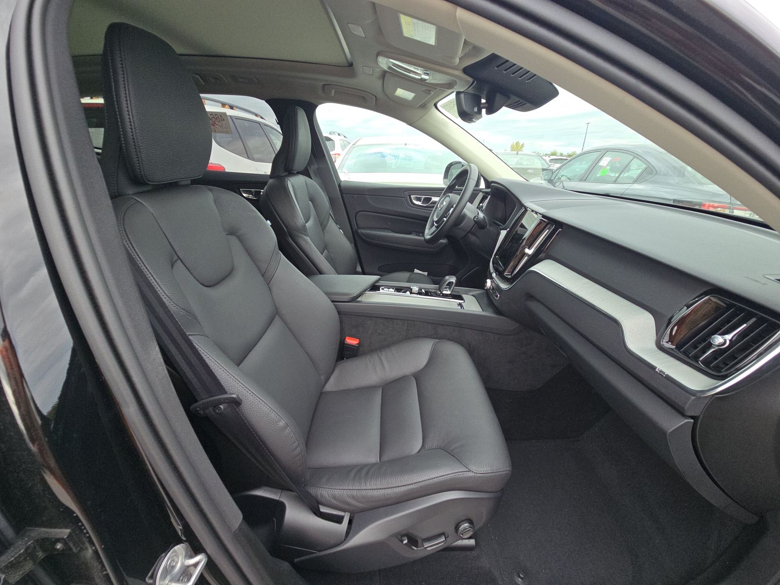 2025 Volvo XC60 B5 Plus AWD