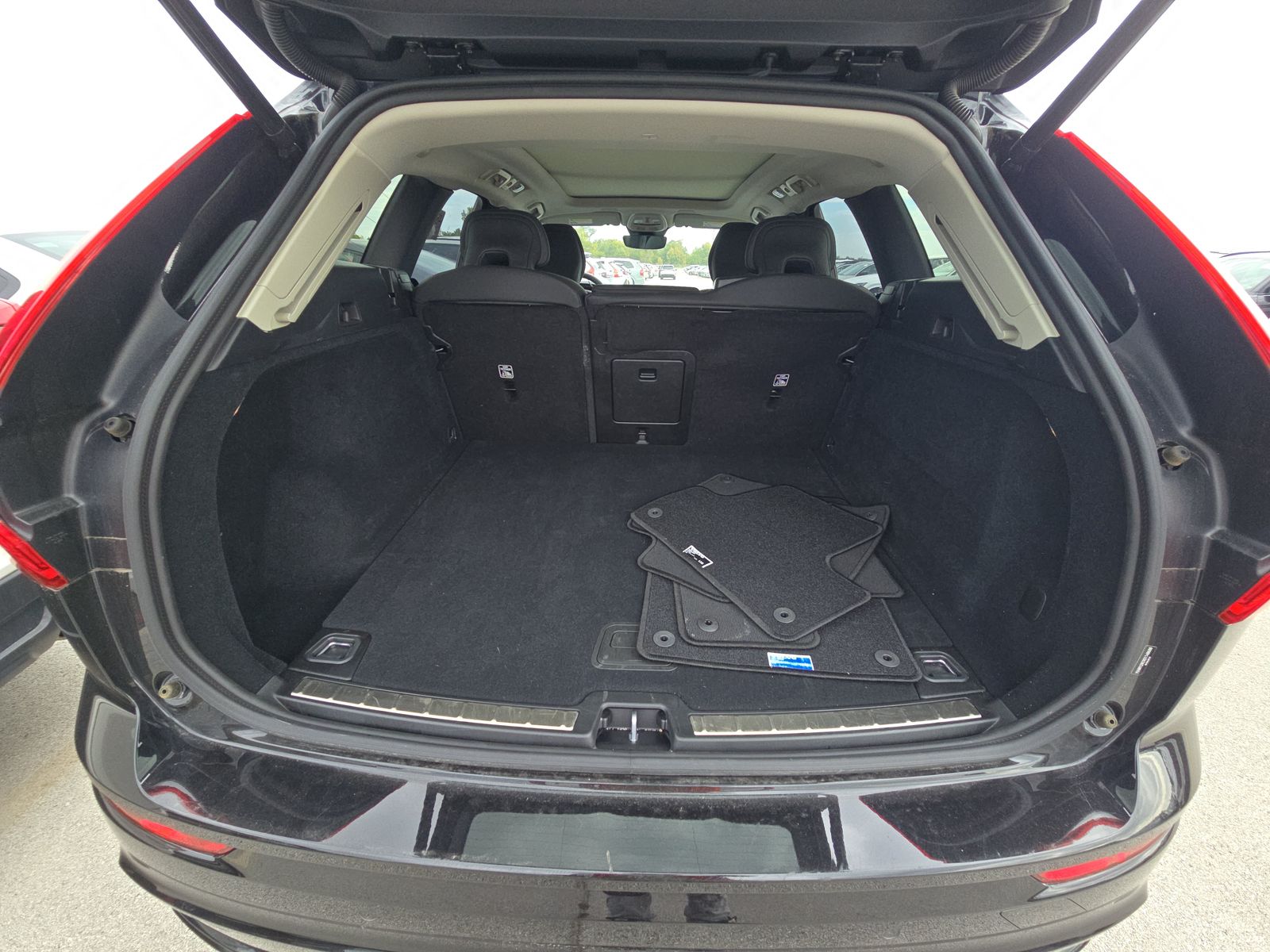 2025 Volvo XC60 B5 Plus AWD