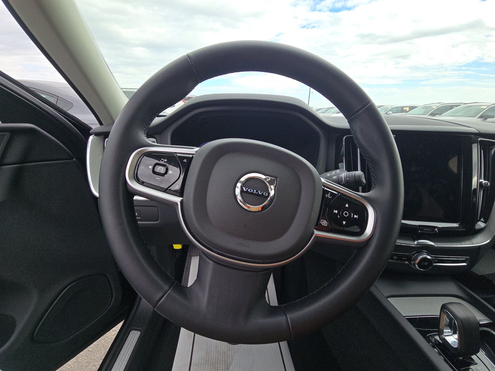 2025 Volvo XC60 B5 Plus AWD
