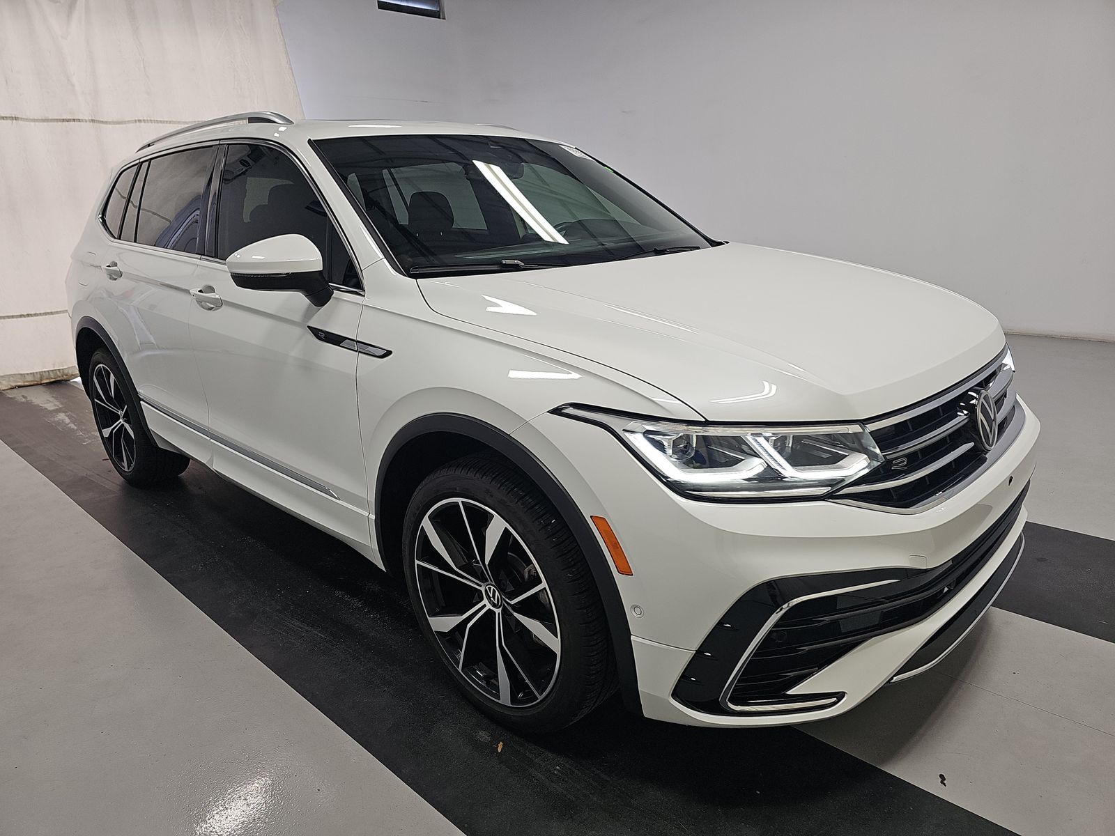 2024 Volkswagen Tiguan 2.0T SEL R-Line AWD