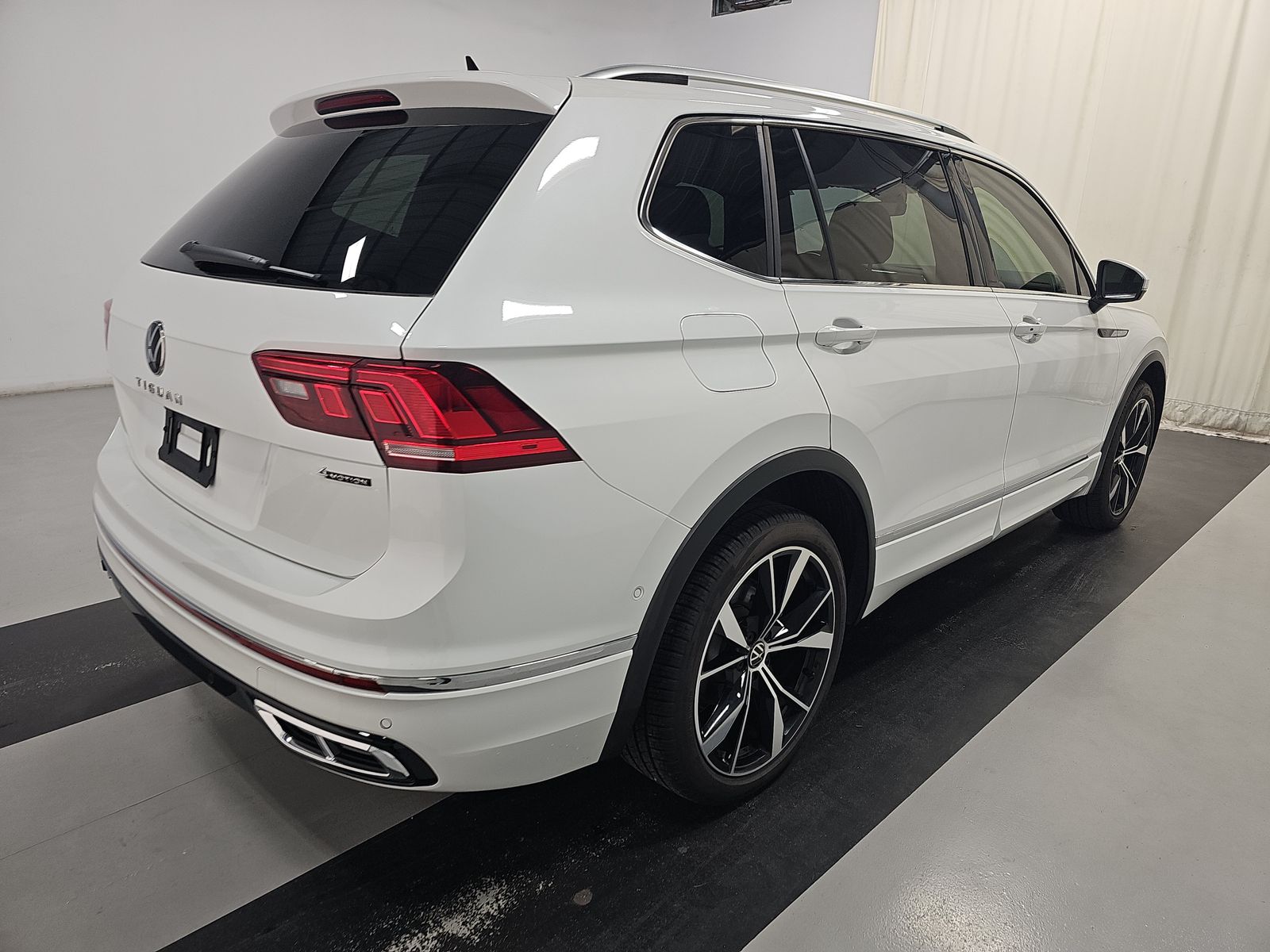 2024 Volkswagen Tiguan 2.0T SEL R-Line AWD