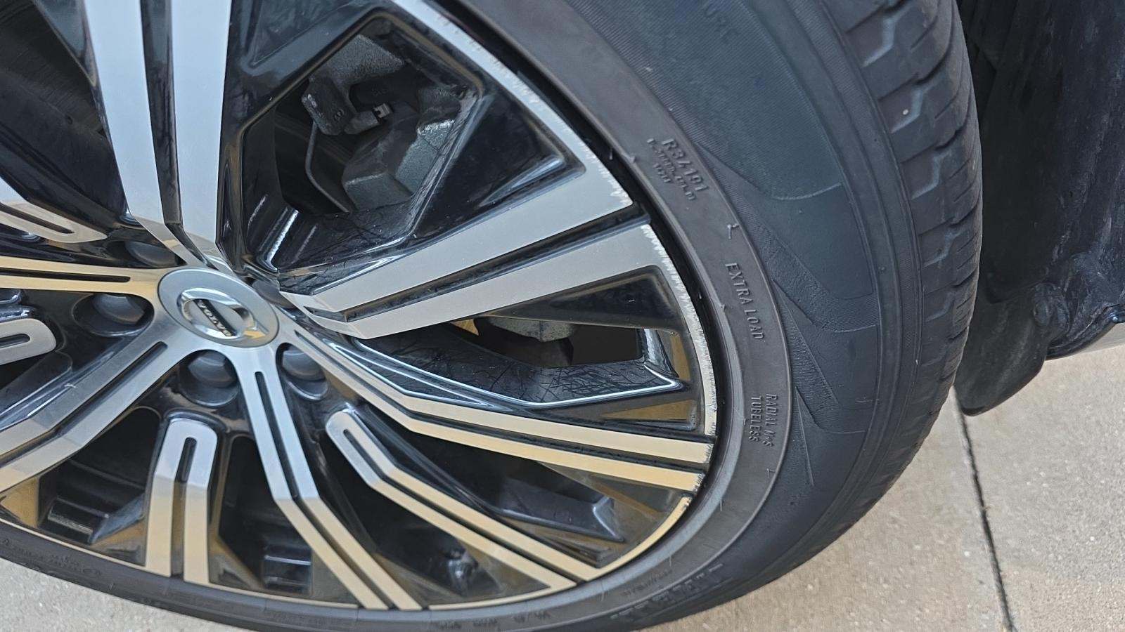 2025 Volvo XC90 B5 Core AWD