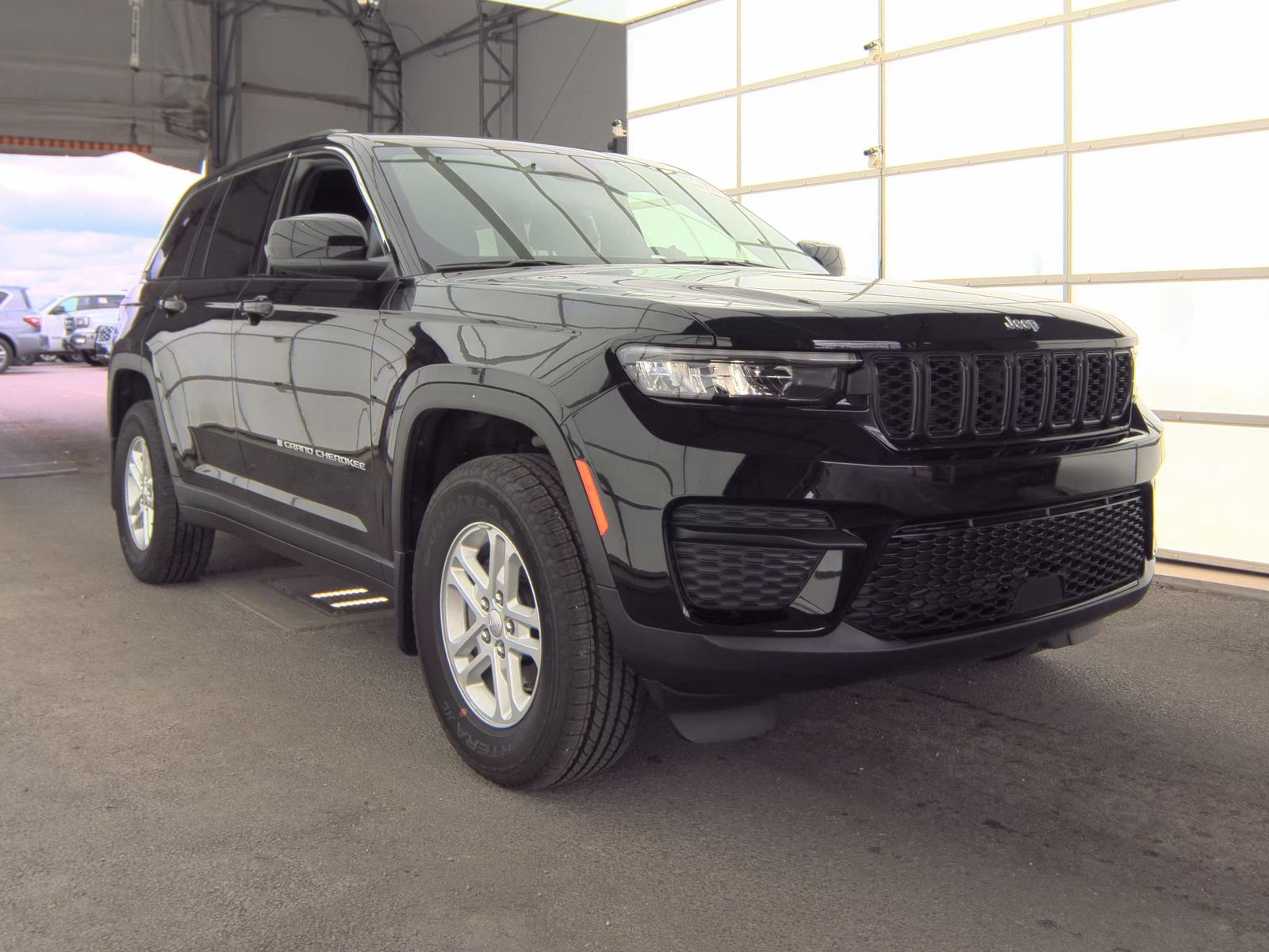 2024 Jeep Grand Cherokee Laredo AWD