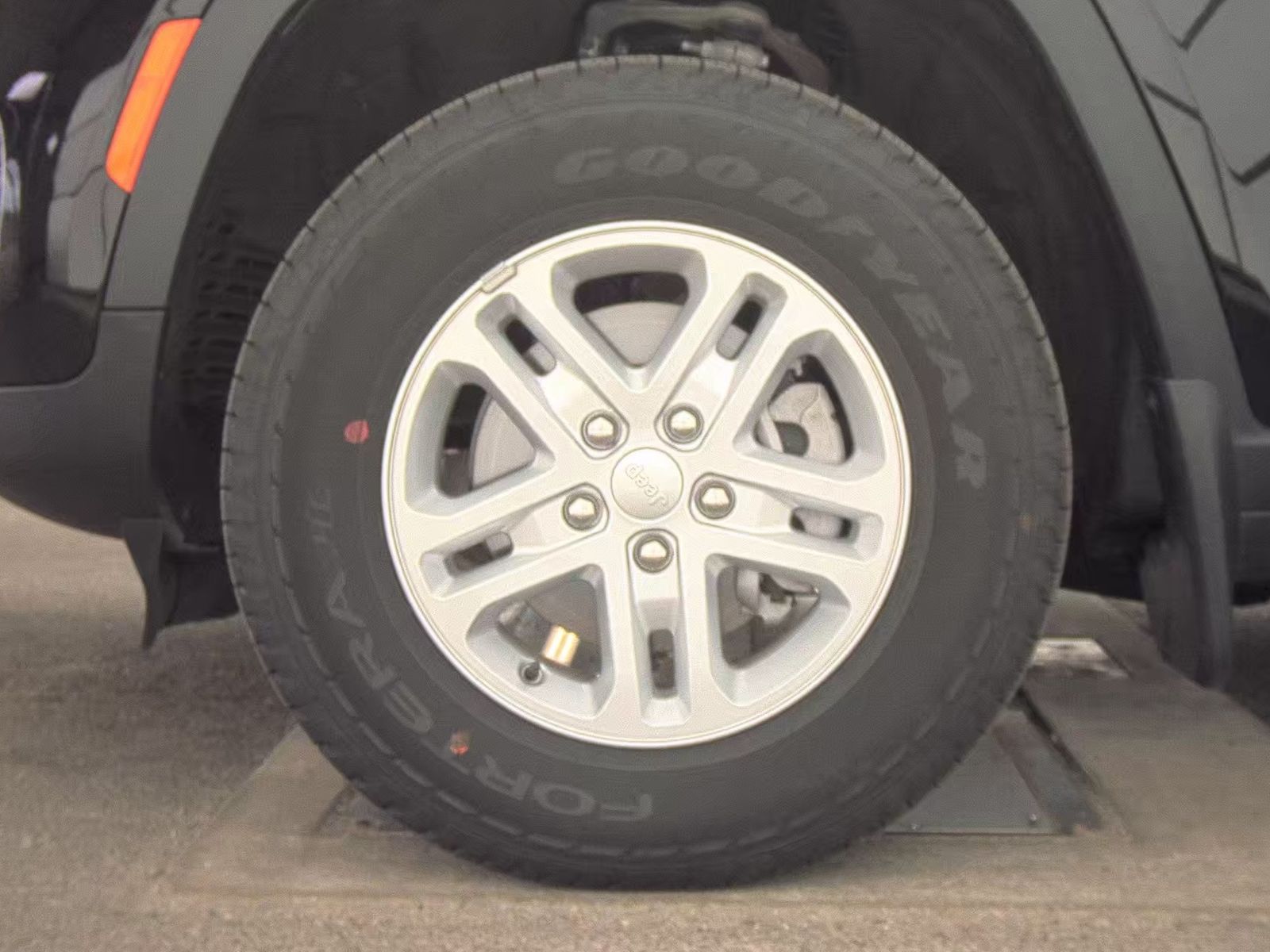 2024 Jeep Grand Cherokee Laredo AWD