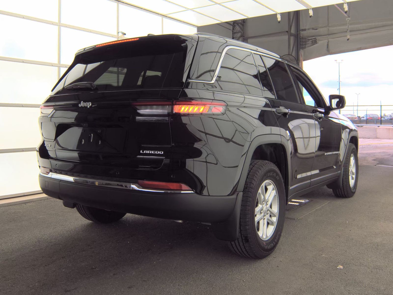 2024 Jeep Grand Cherokee Laredo AWD