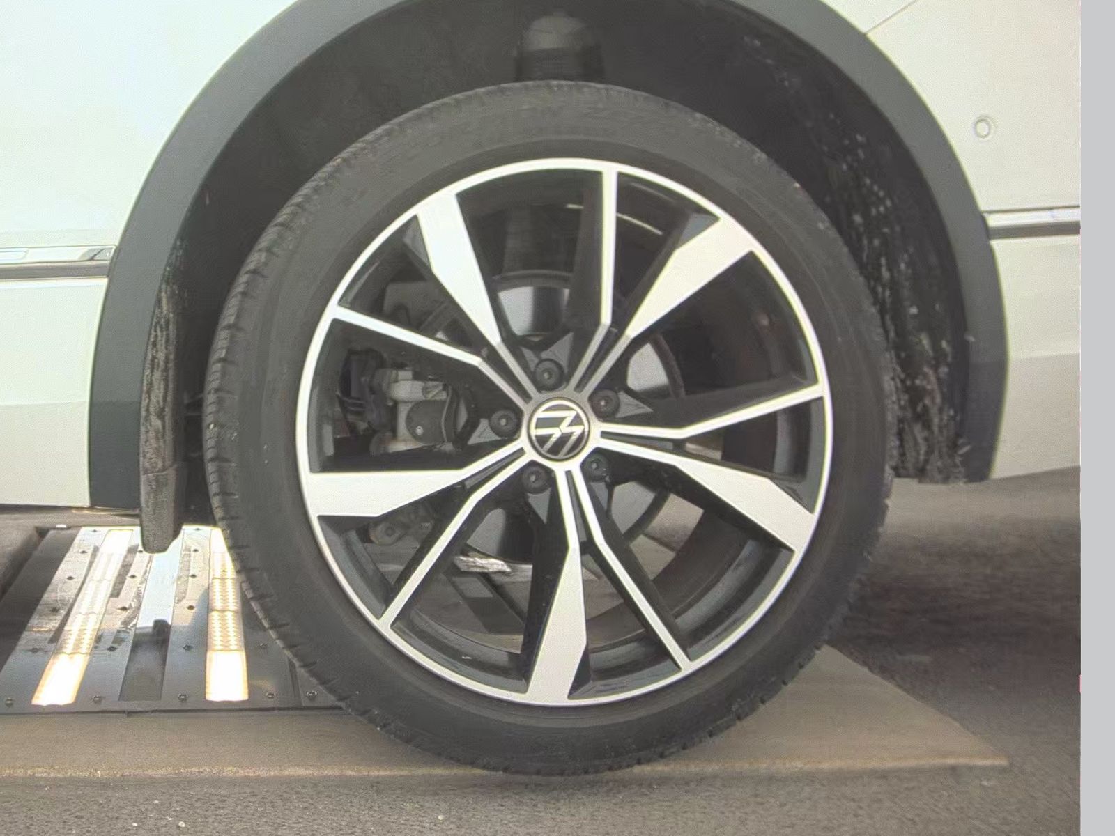 2022 Volkswagen Tiguan 2.0T SEL R-Line AWD