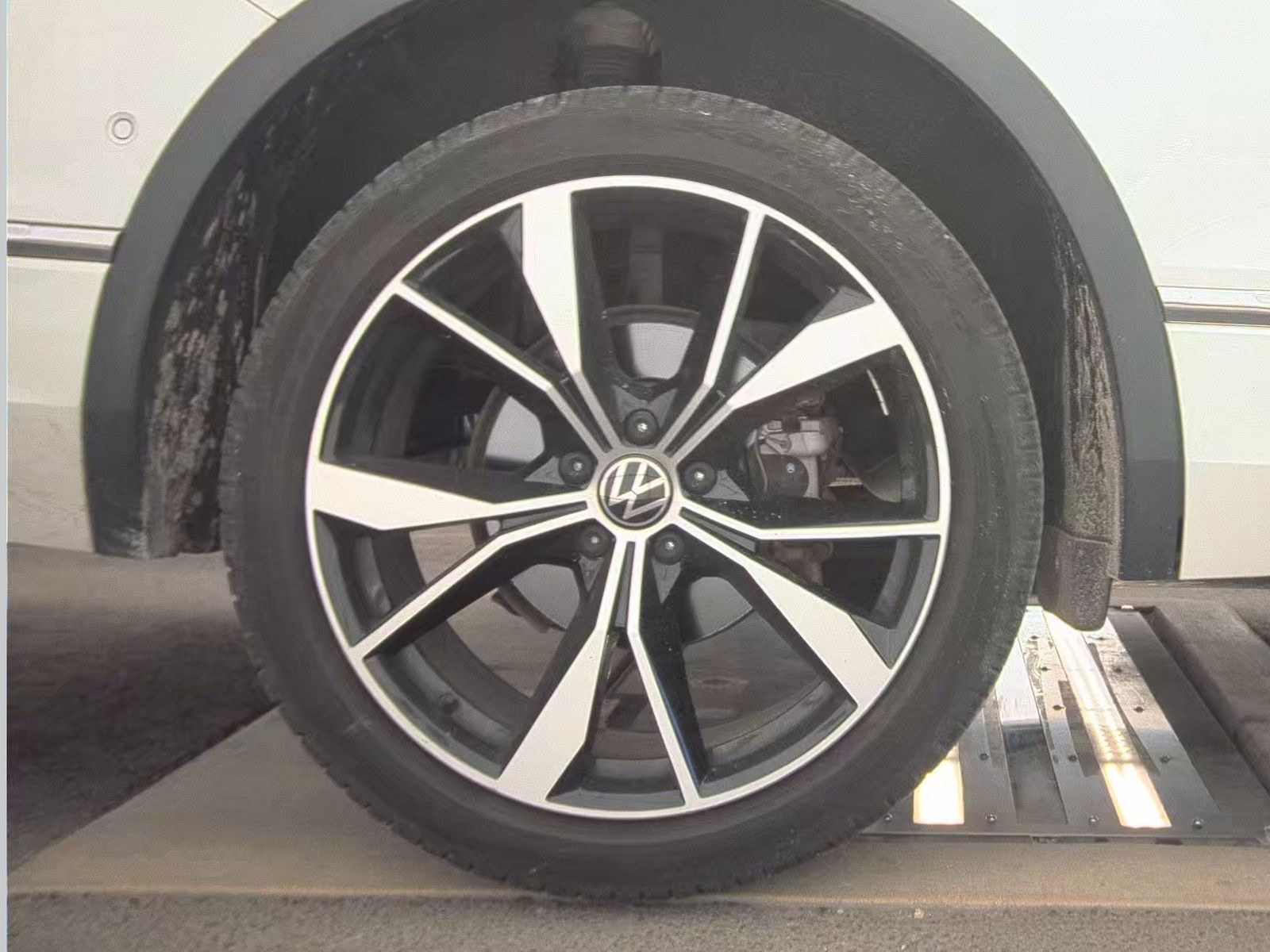 2022 Volkswagen Tiguan 2.0T SEL R-Line AWD