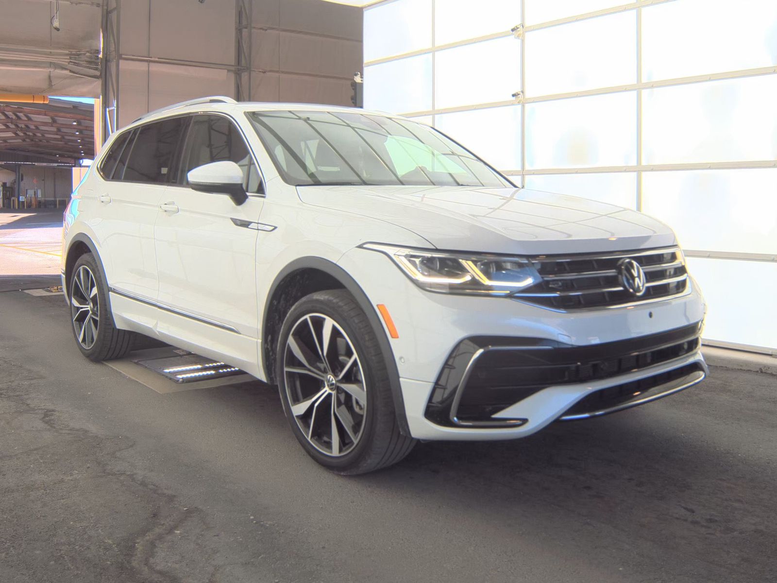 2022 Volkswagen Tiguan 2.0T SEL R-Line AWD