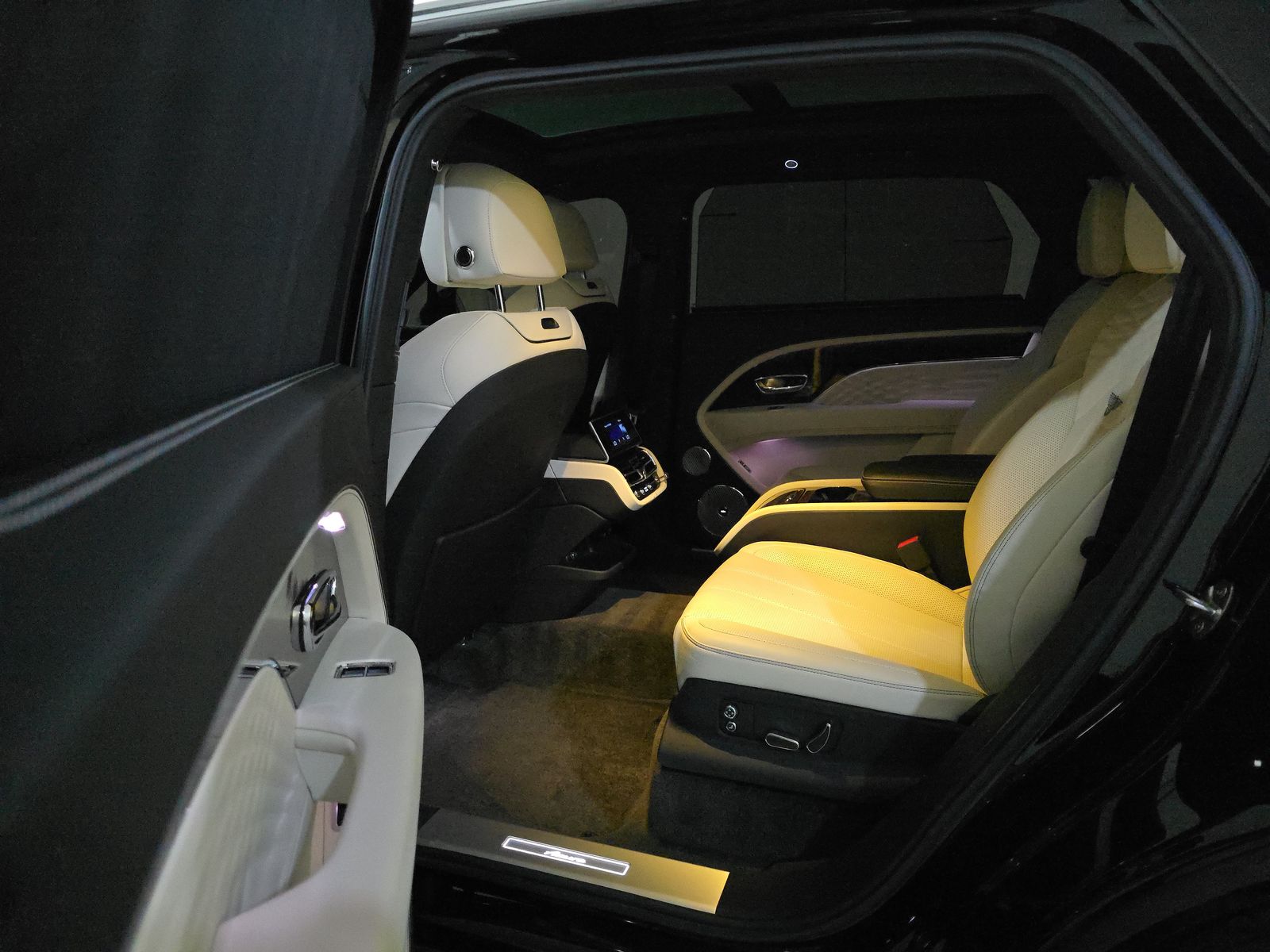 2023 Bentley Bentayga EWB Azure AWD