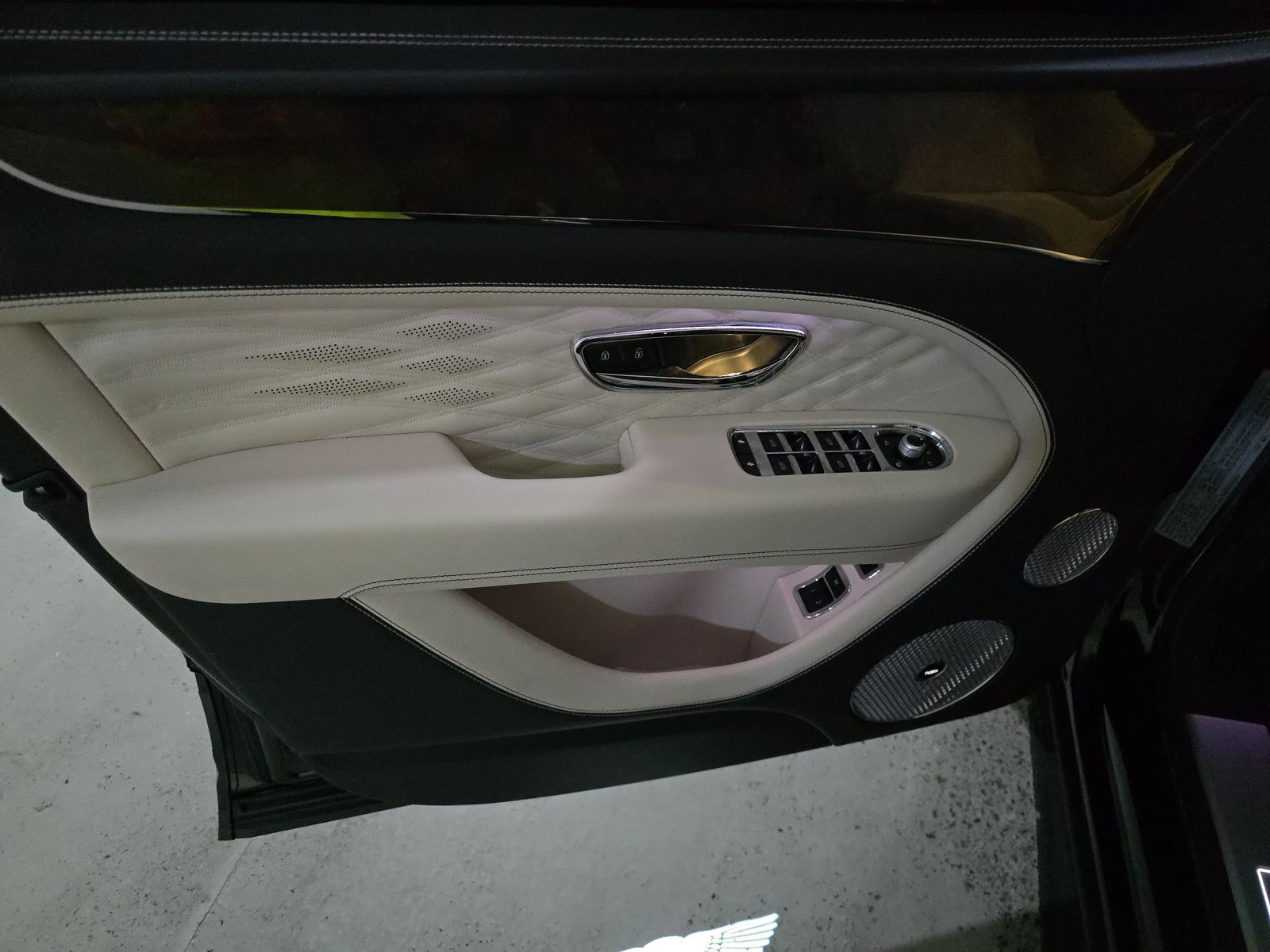 2023 Bentley Bentayga EWB Azure AWD