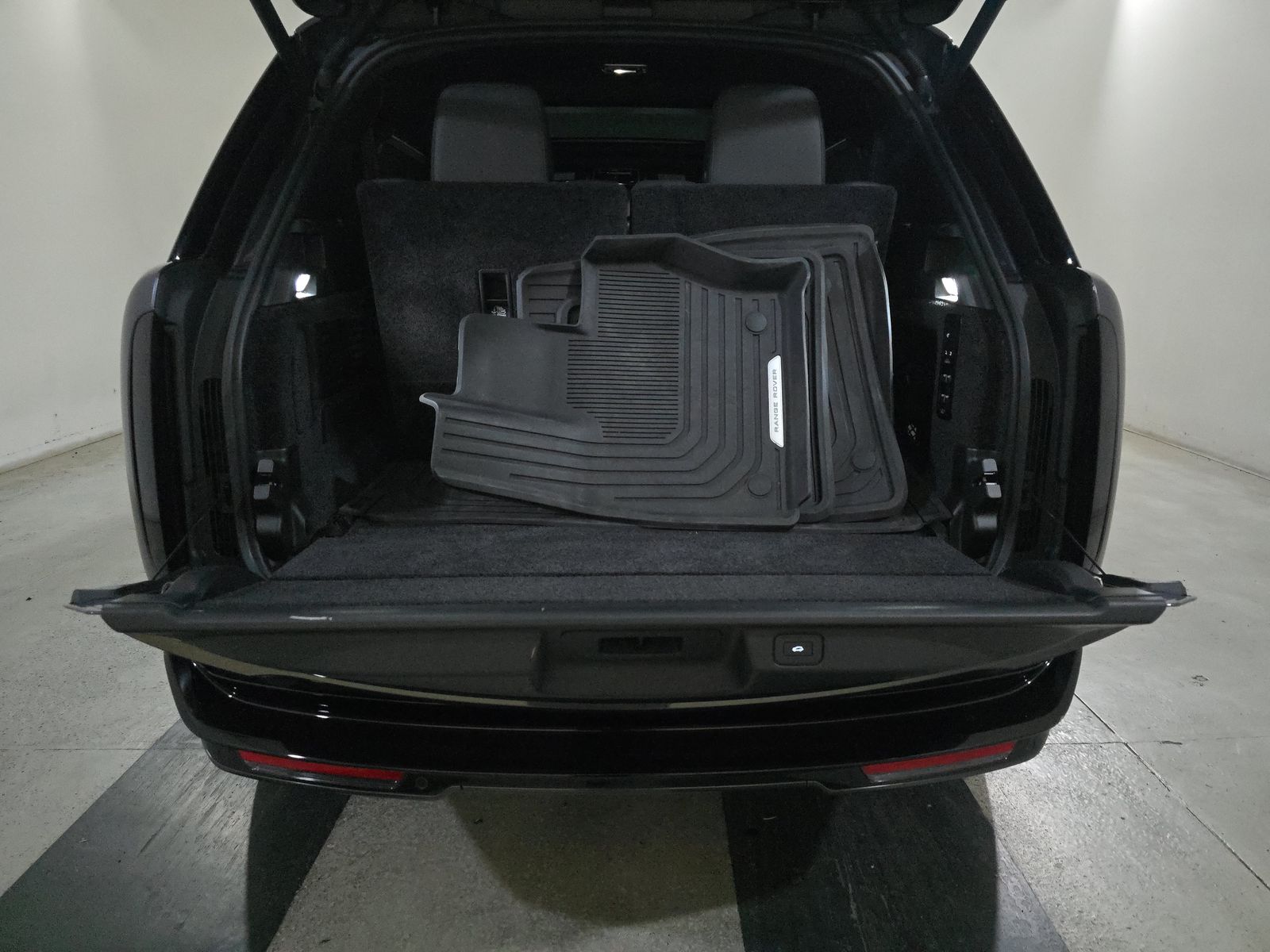 2024 Land Rover Range Rover SE LWB AWD