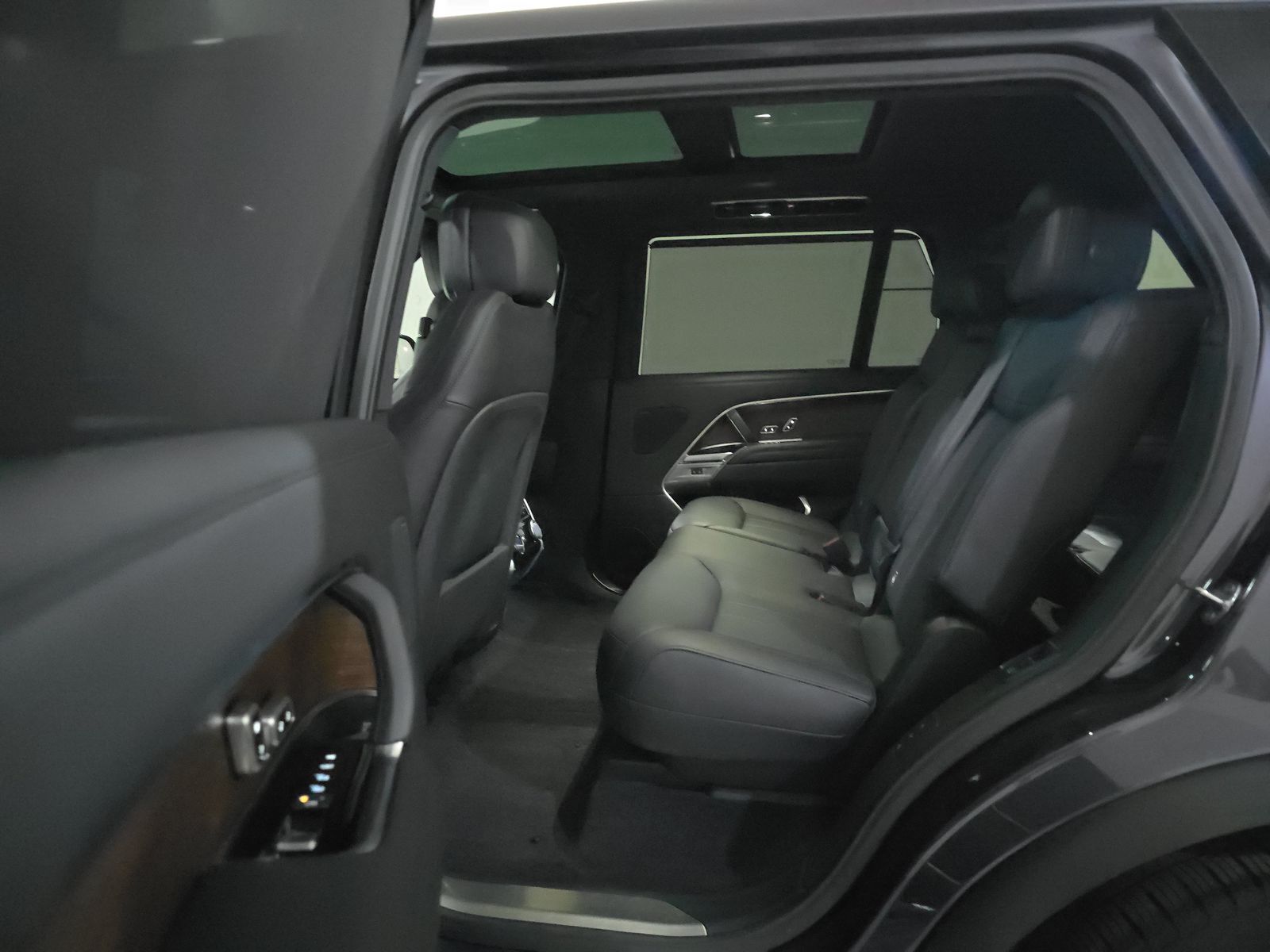 2024 Land Rover Range Rover SE LWB AWD