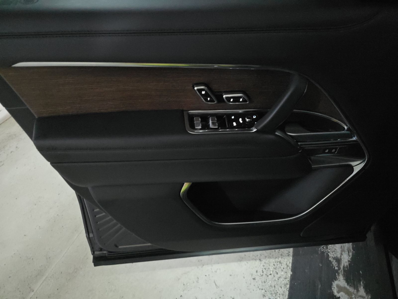 2024 Land Rover Range Rover SE LWB AWD