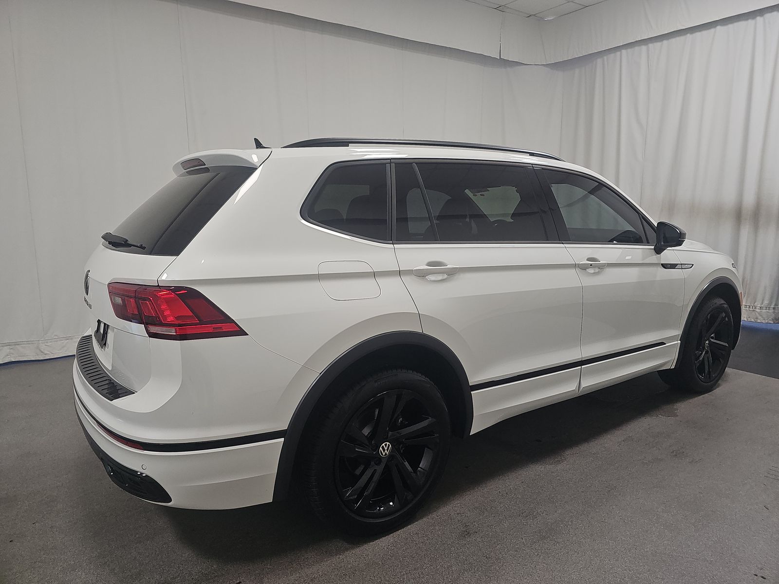 2024 Volkswagen Tiguan 2.0T SE R-Line Black FWD