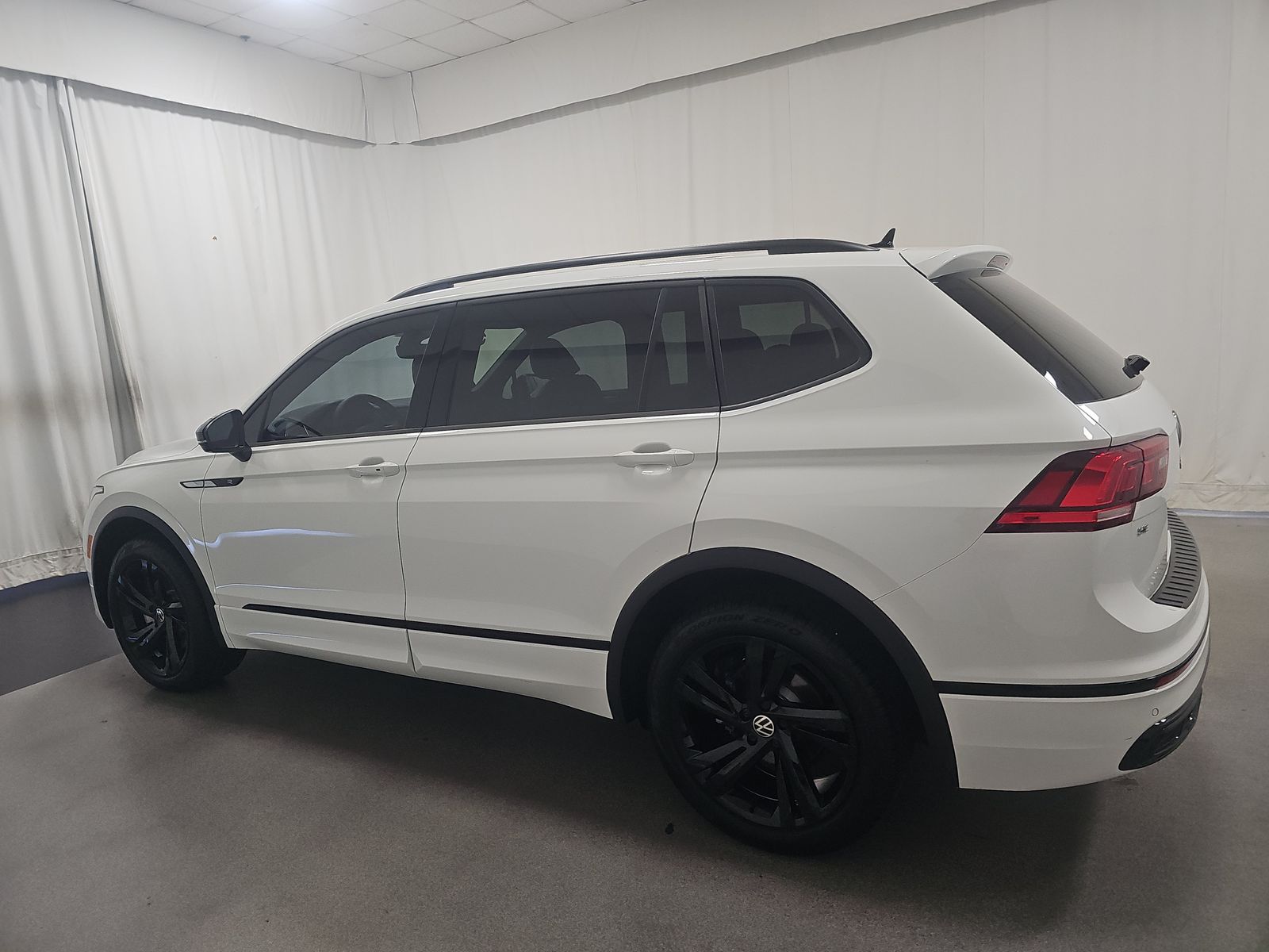 2024 Volkswagen Tiguan 2.0T SE R-Line Black FWD