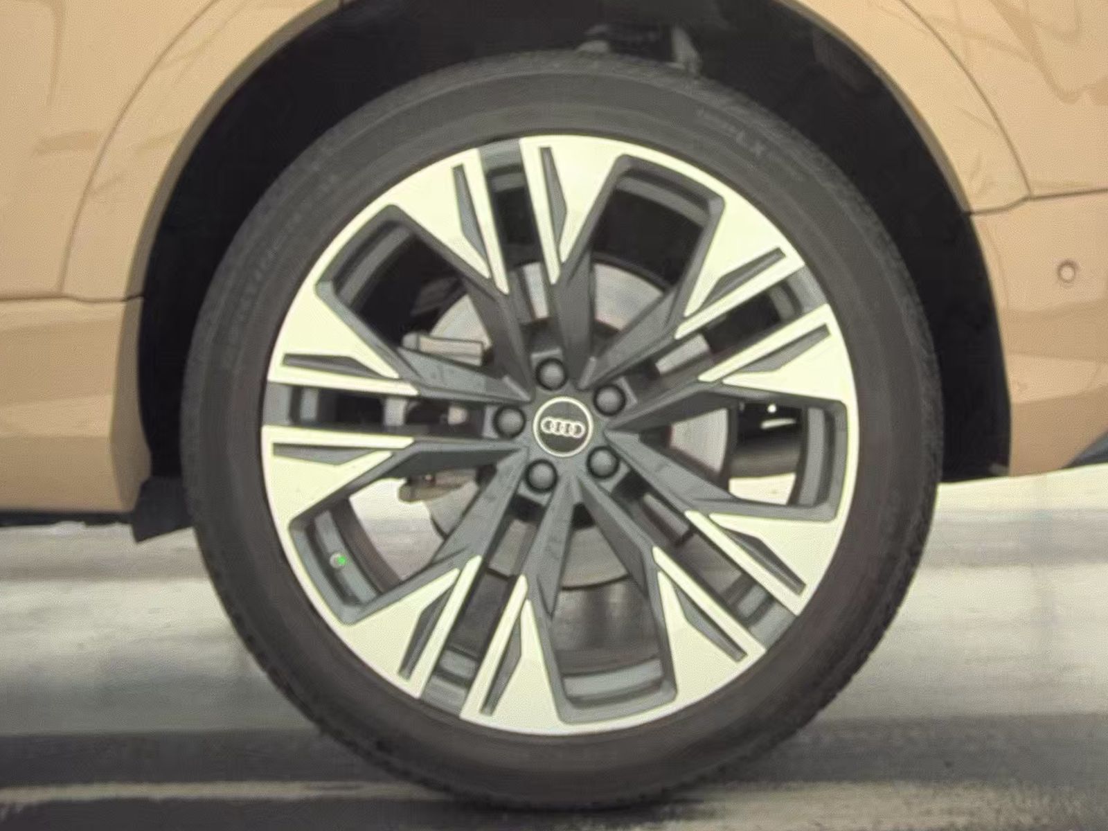 2024 Audi Q8 Premium Plus AWD