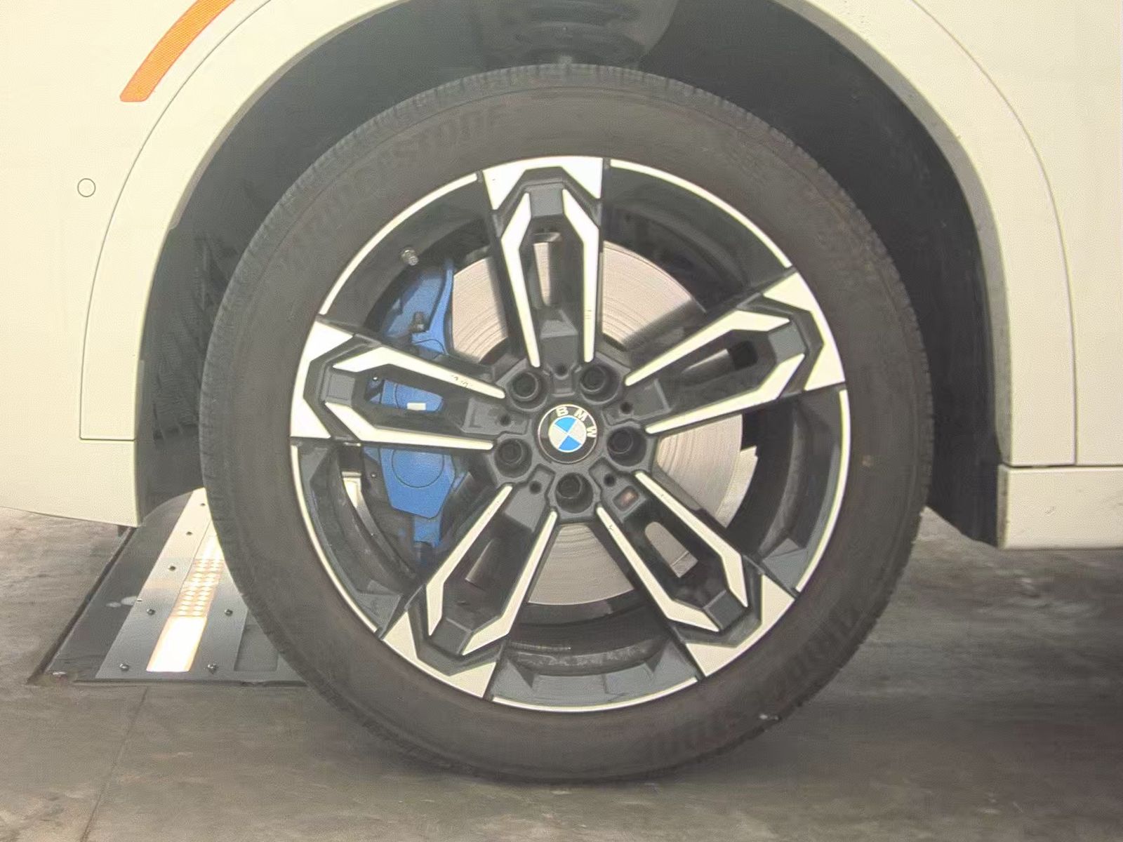 2025 BMW X2 xDrive28i AWD