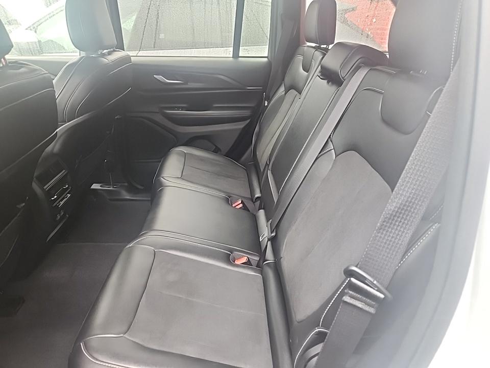 2023 Jeep Grand Cherokee Altitude AWD