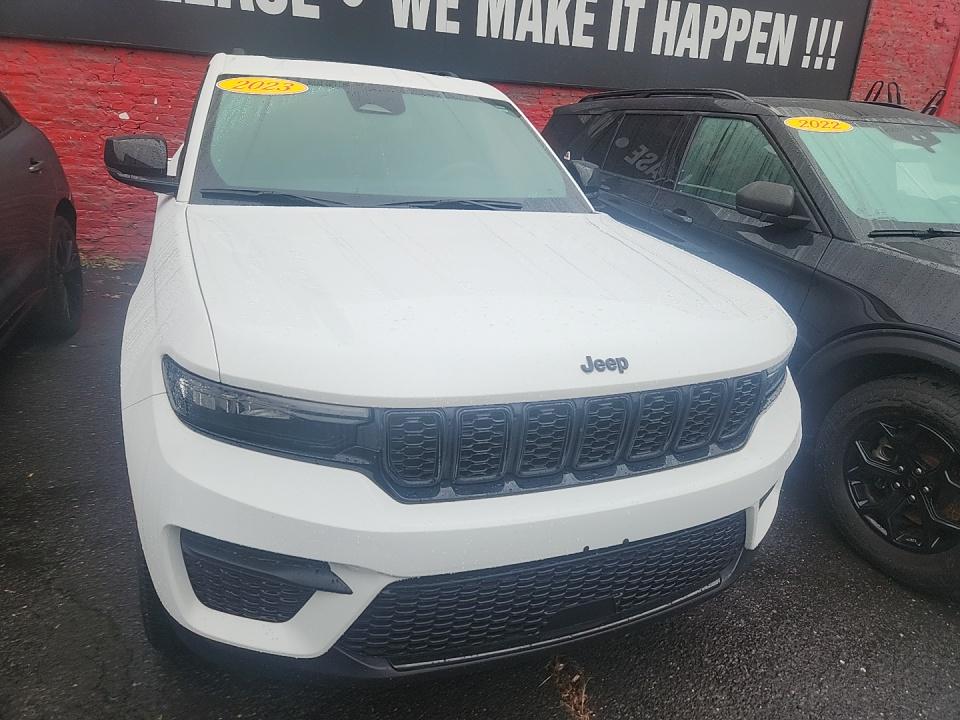 2023 Jeep Grand Cherokee Altitude AWD