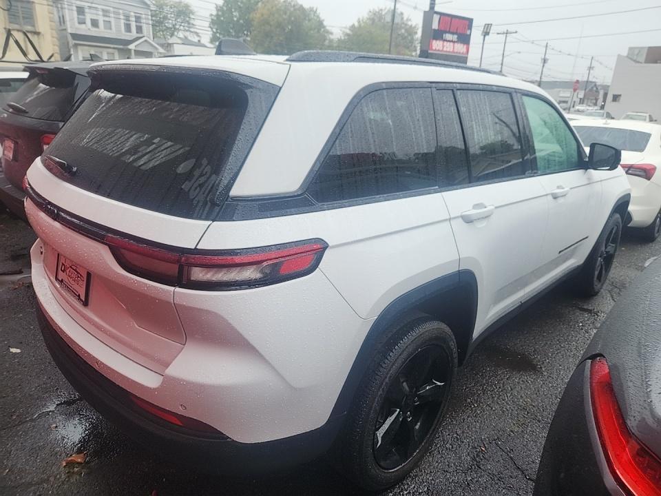 2023 Jeep Grand Cherokee Altitude AWD