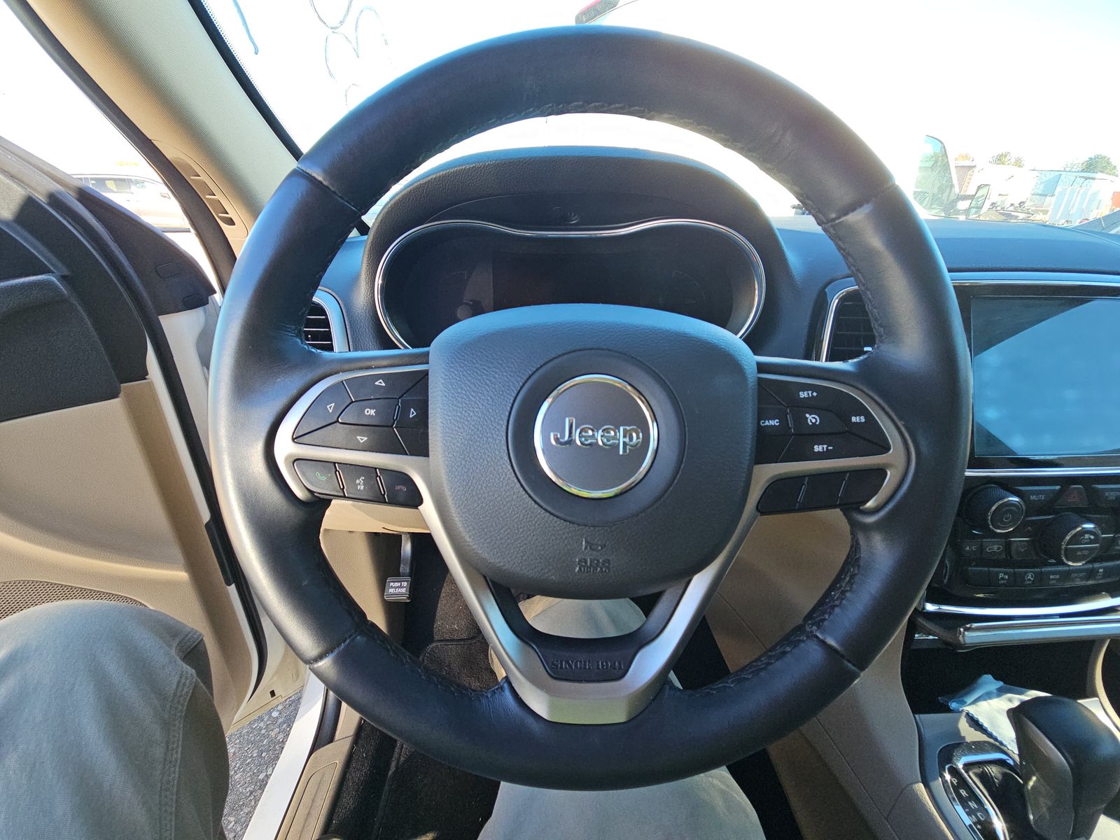 2022 Jeep Grand Cherokee Laredo E AWD