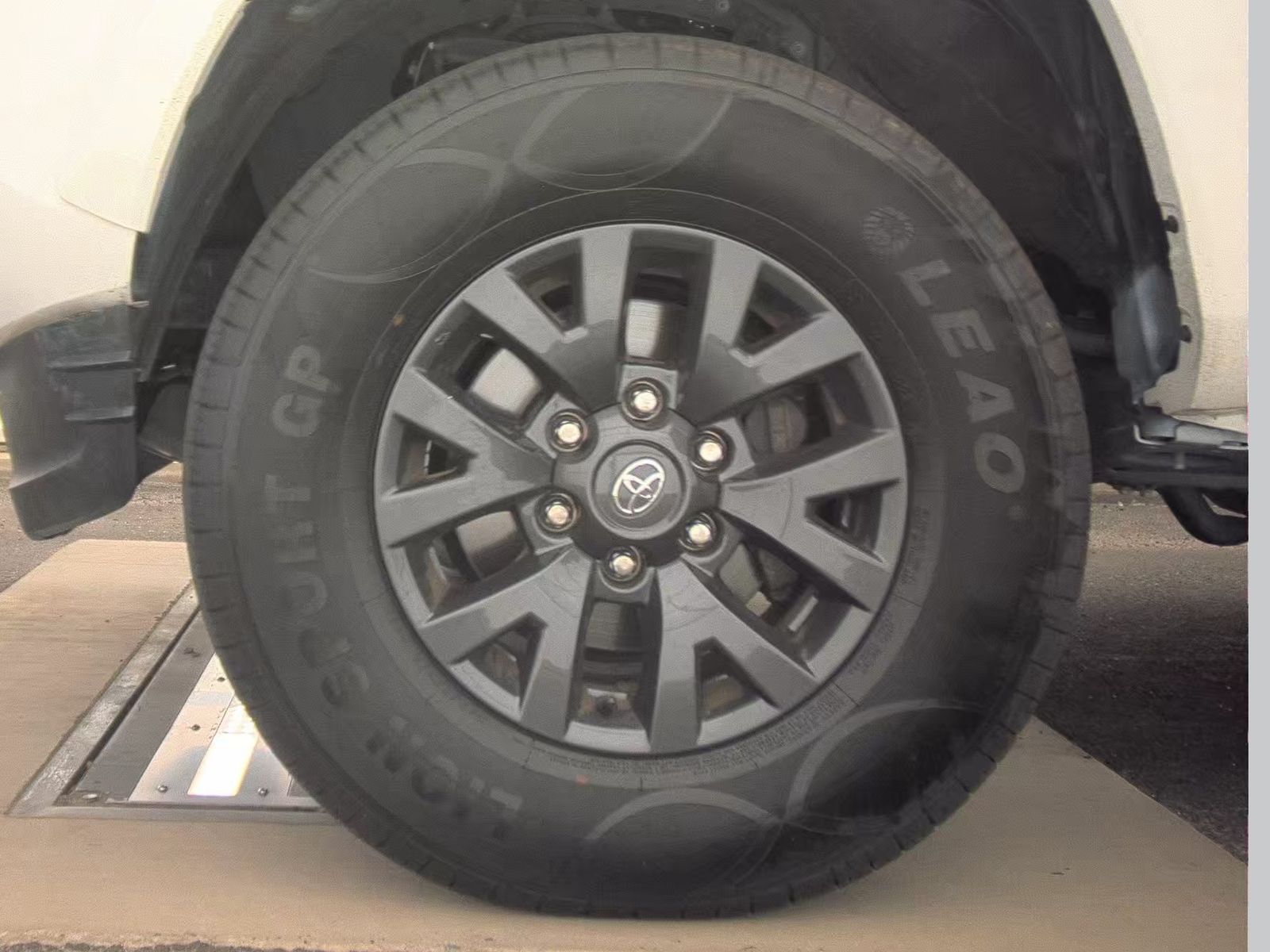 2023 Toyota Tacoma SR5 AWD