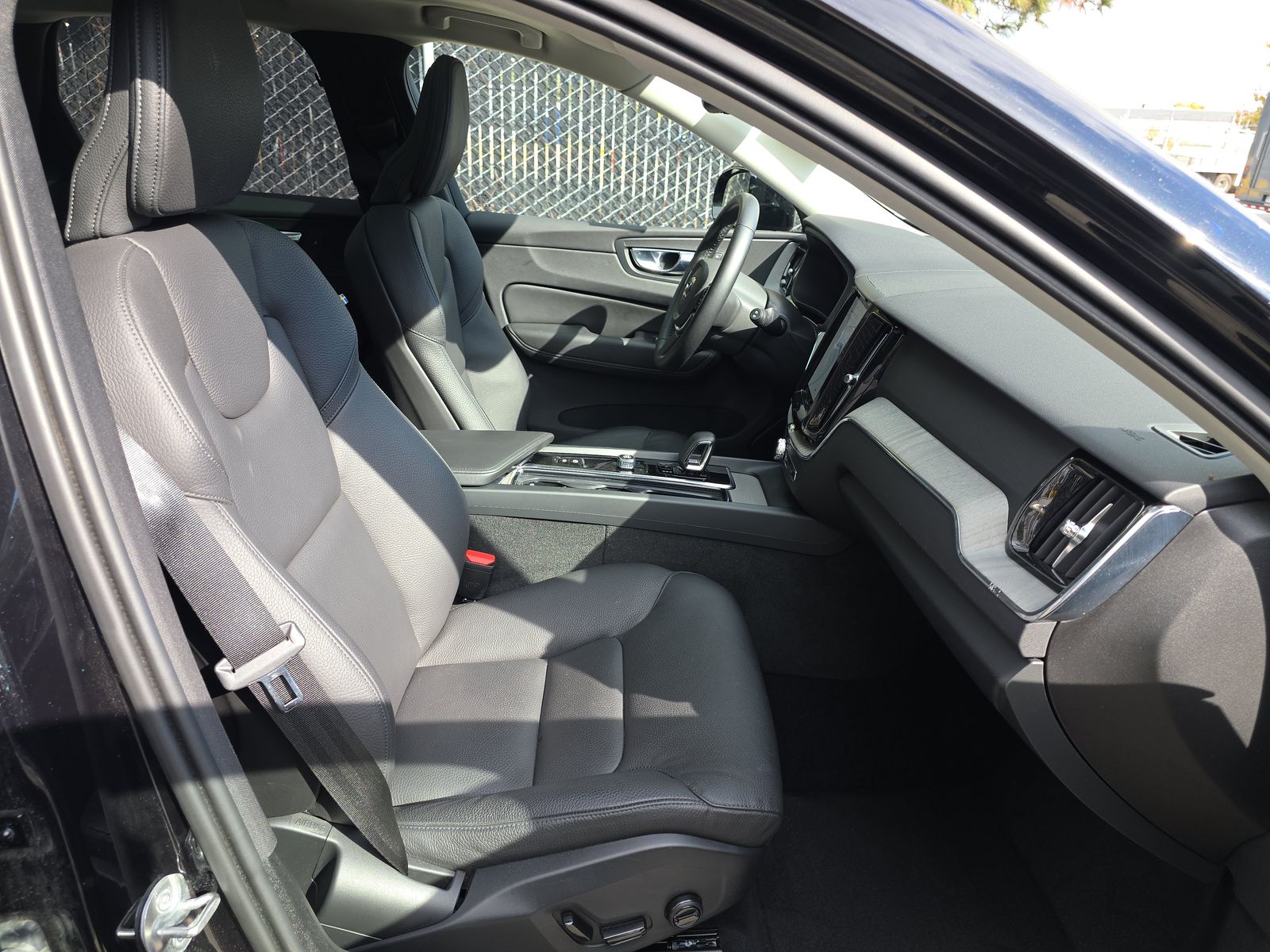 2025 Volvo XC60 B5 Plus AWD